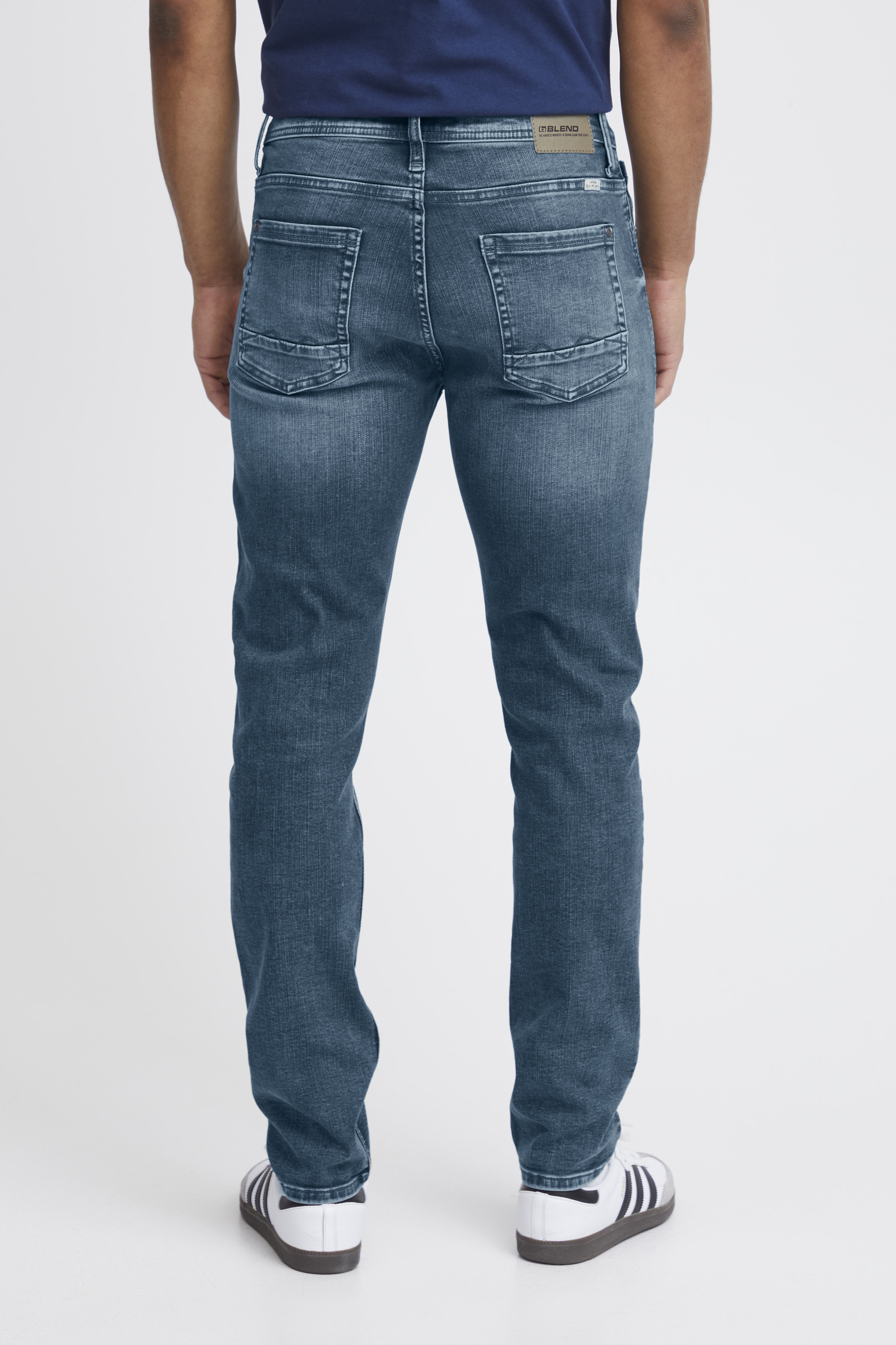 20707721_202901_550-jpg