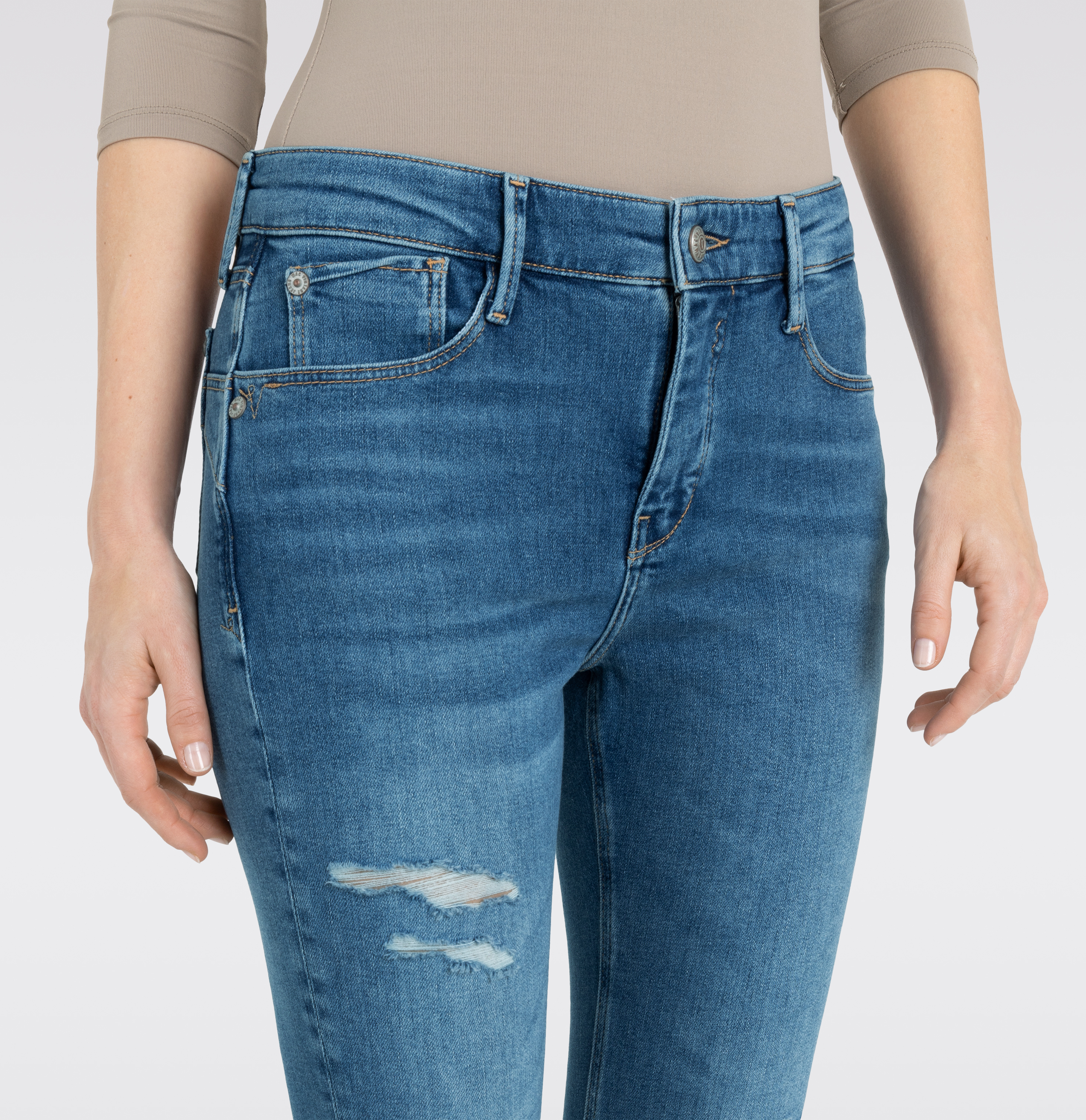 MAC_Early-Spring-2025_D462_2802-90-0333L-D462_9-jpg