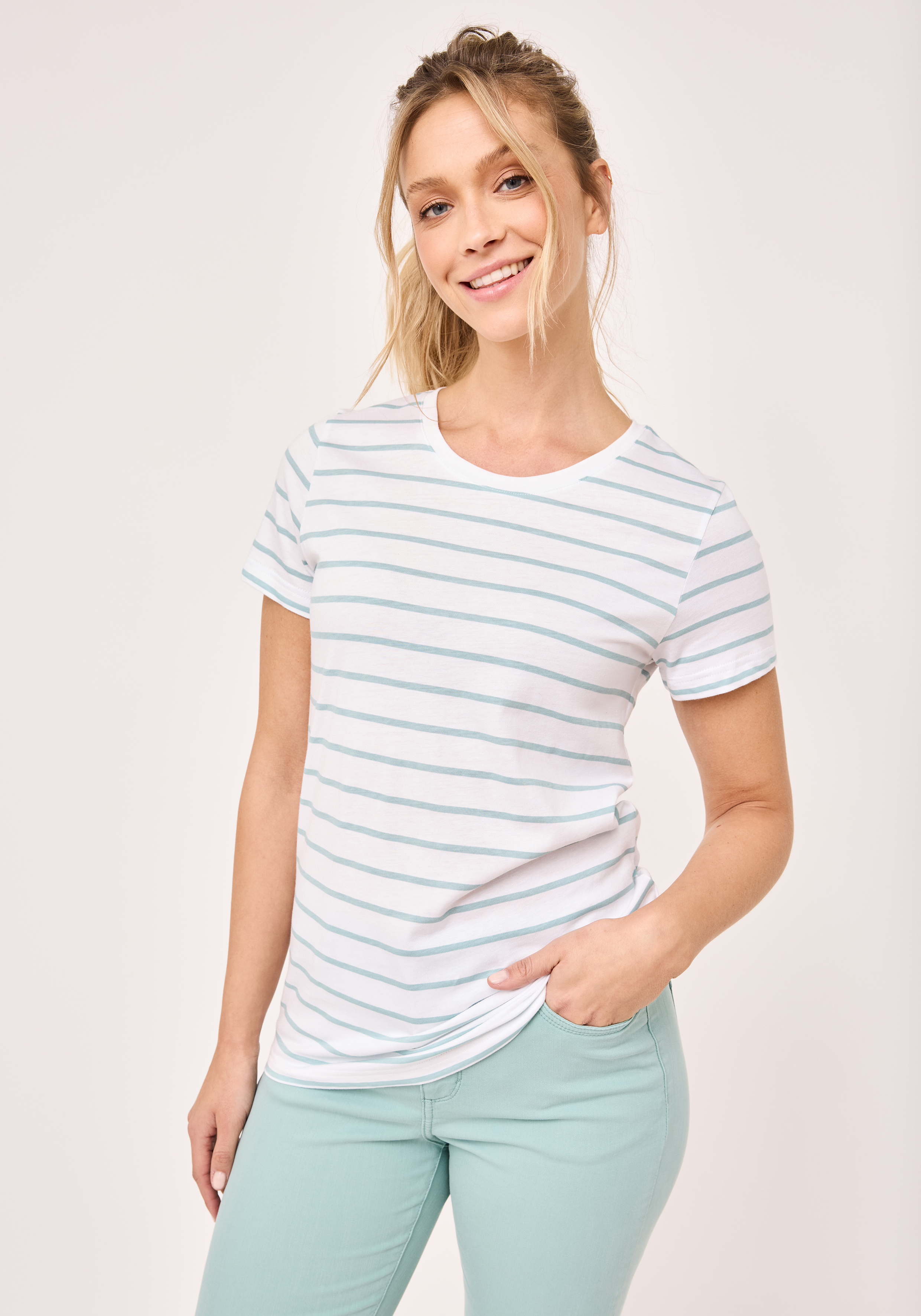 360227501000-1806_1_damen-rundhals-tshirt-paddocks-jpg