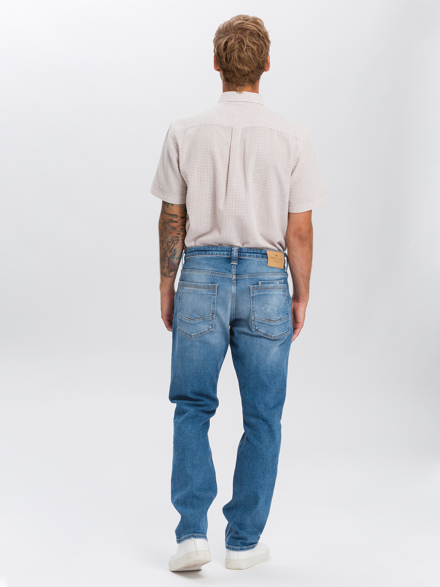 E_195_113_cross_jeans_null_2