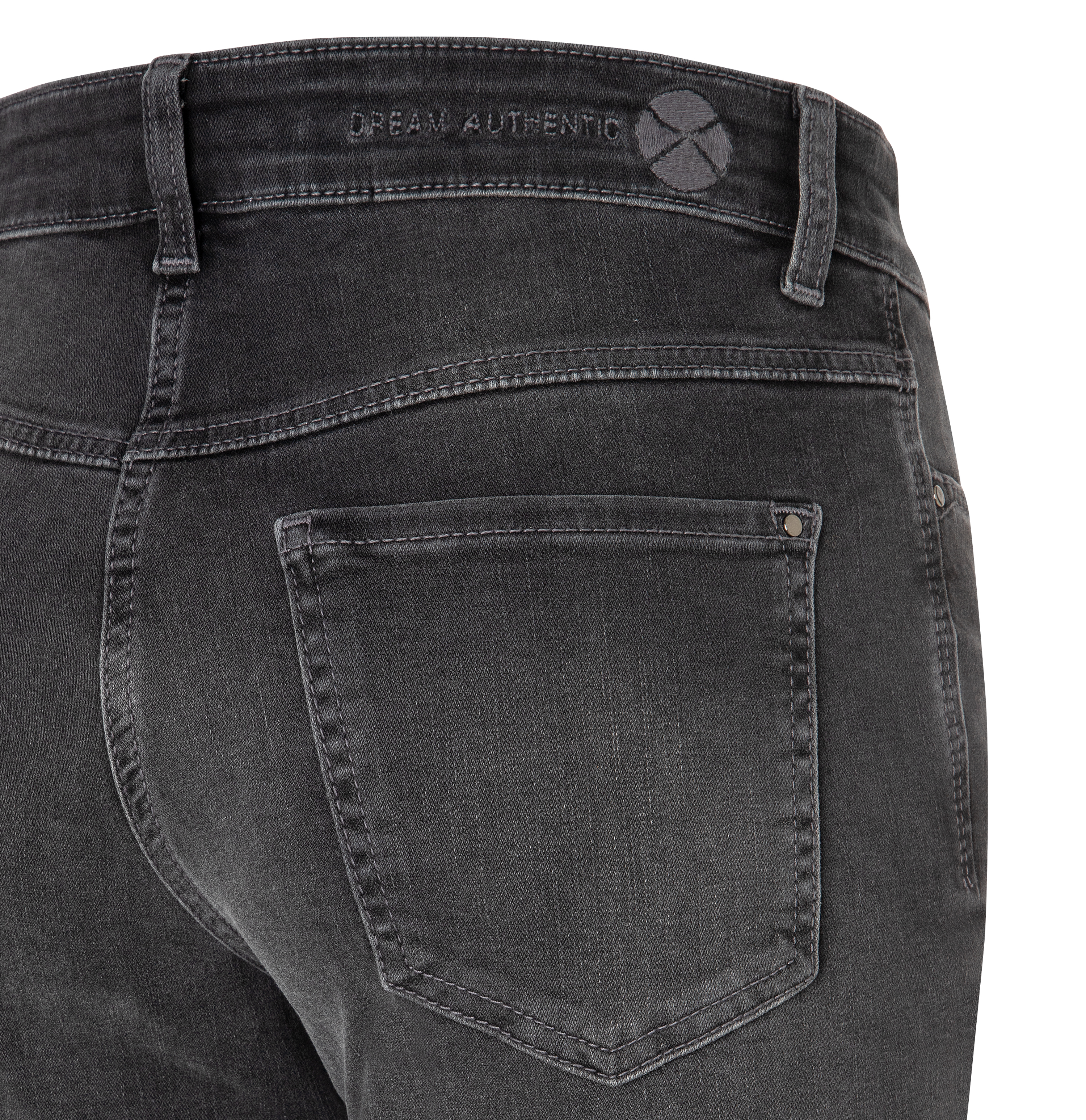 MAC_Early-Autumn-2025_D974_5481-90-0357L-D974_3-jpg