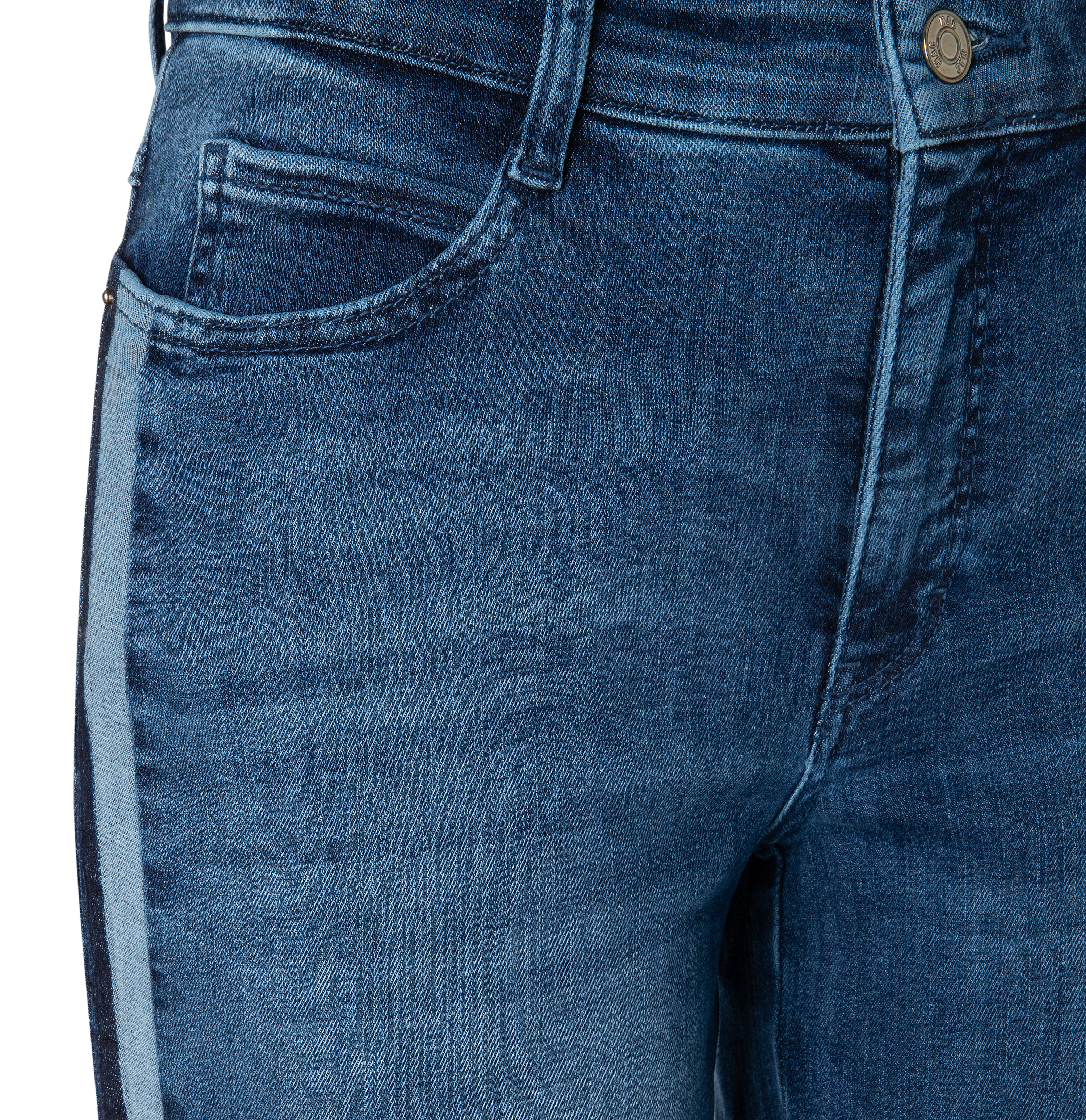 MAC_Early-Autumn-2025_D605_5284-90-0387L-D605_6-jpg