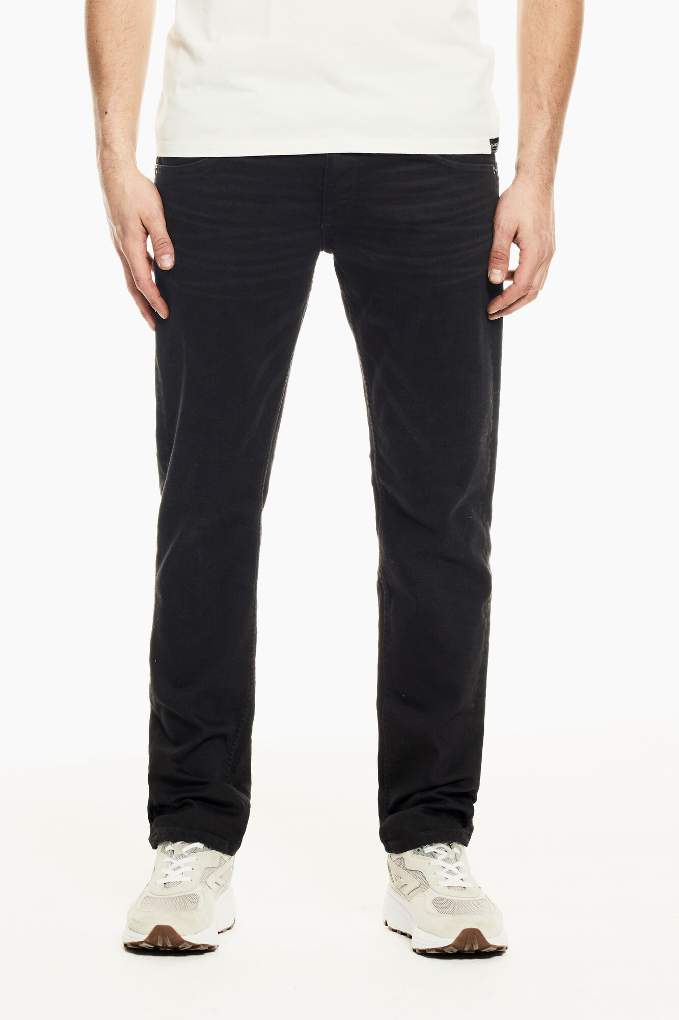 45454-onmodel-front-2000-f431942d