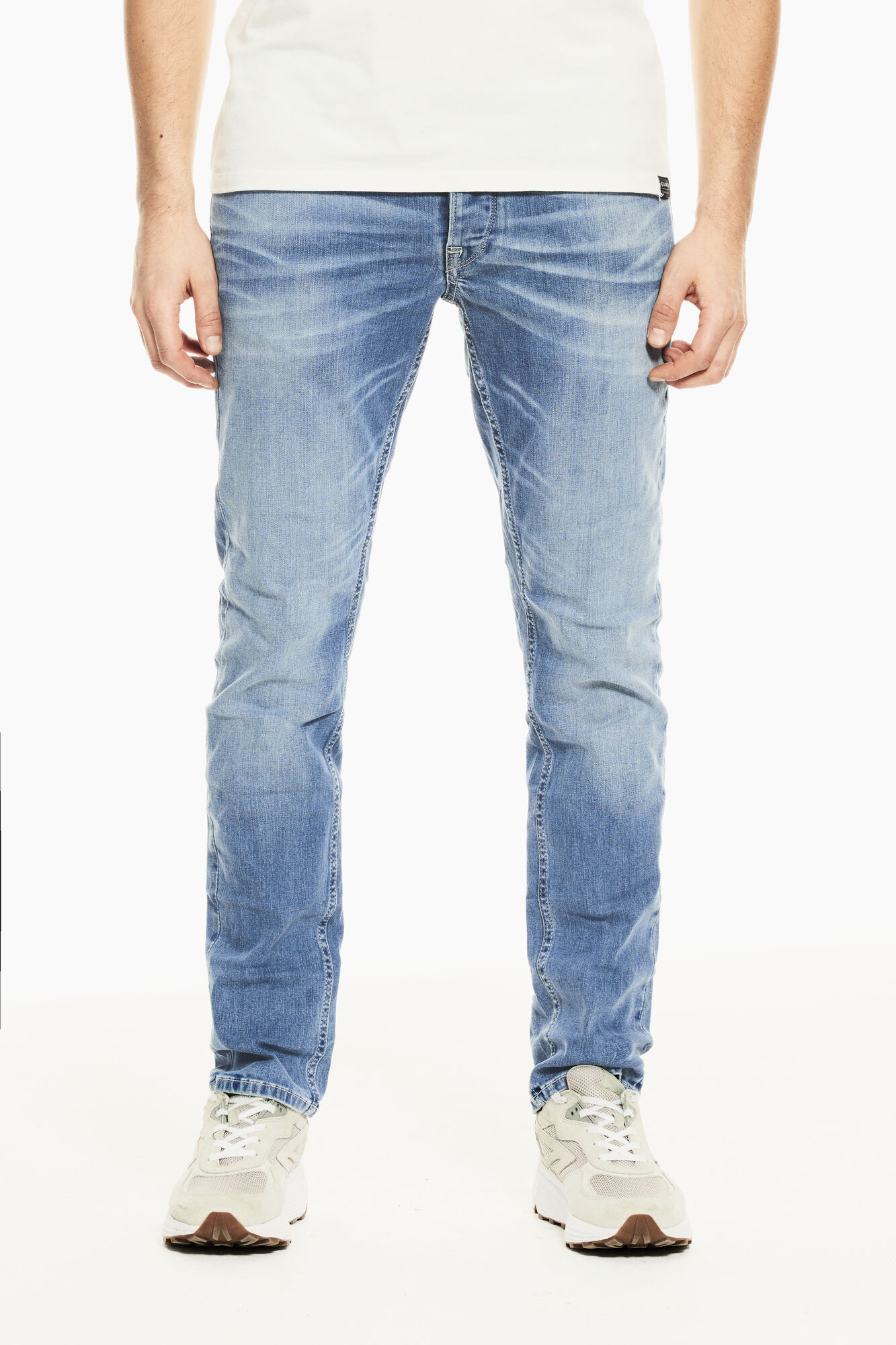 43663-onmodel-front-2000-780e4ff1