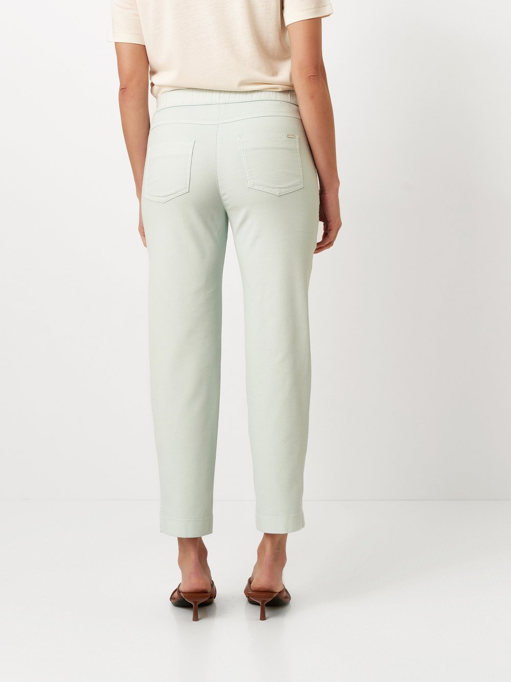 TONI_FS25-NOS_060_27-361805-21_3-jpg