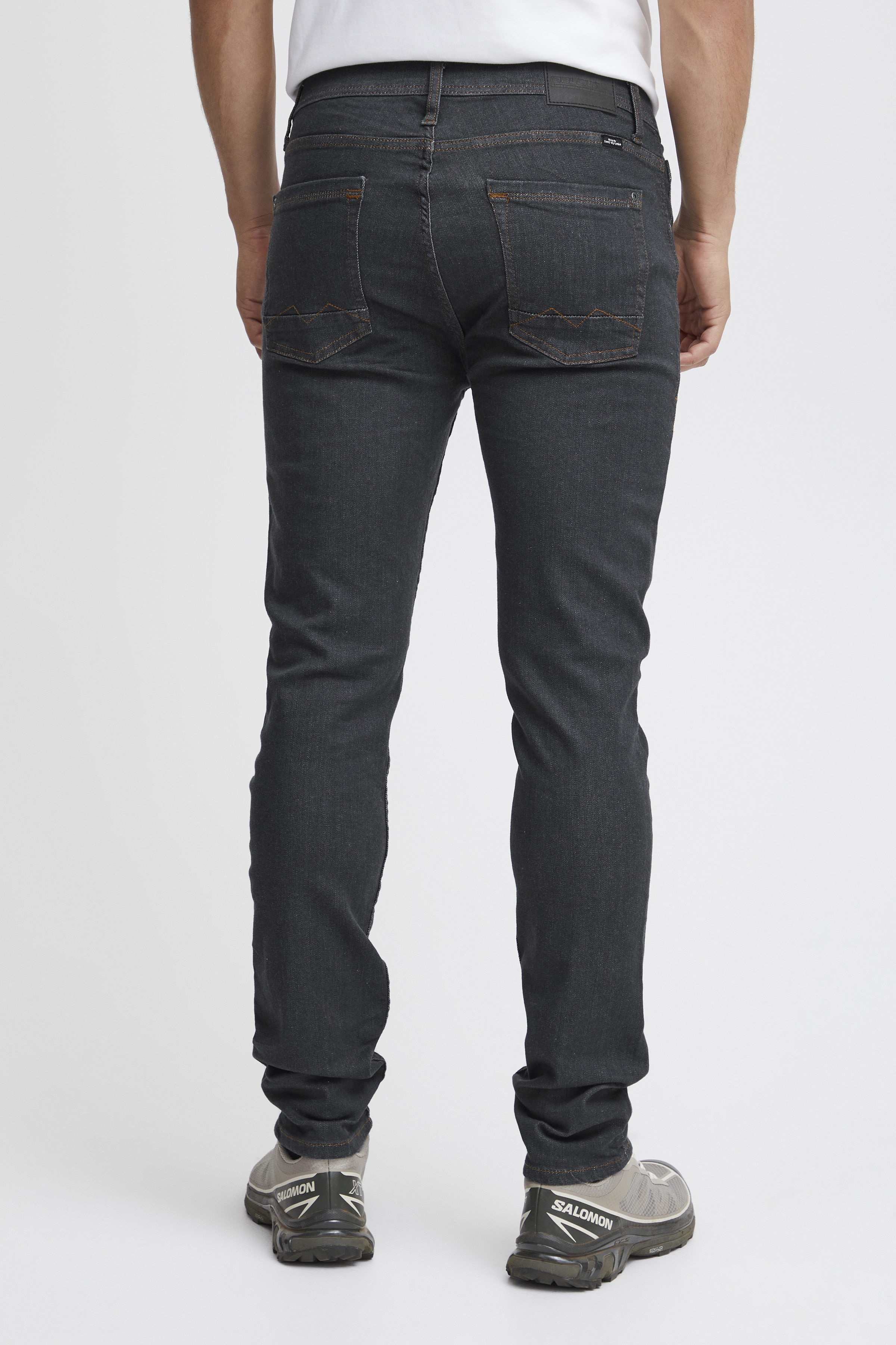 20707721_202380_550-jpg