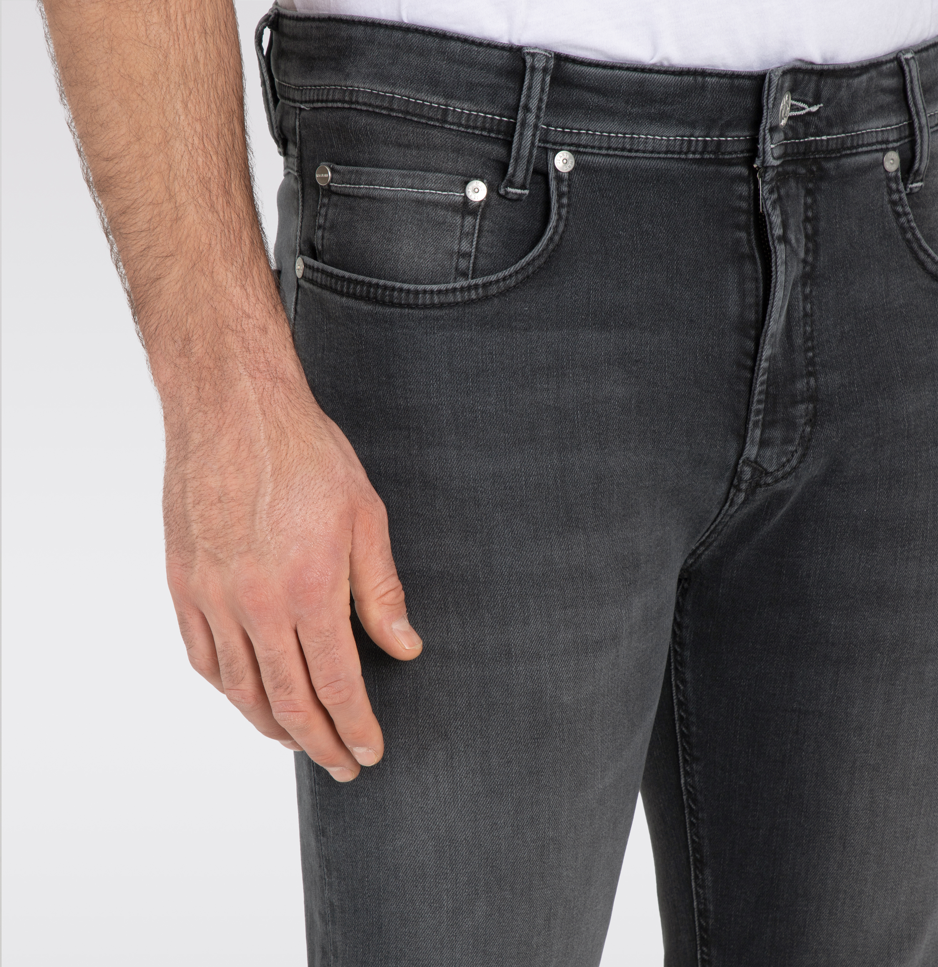 MAC_Early-Spring-2025_H888_0518-05-1995L-H888_6-jpg