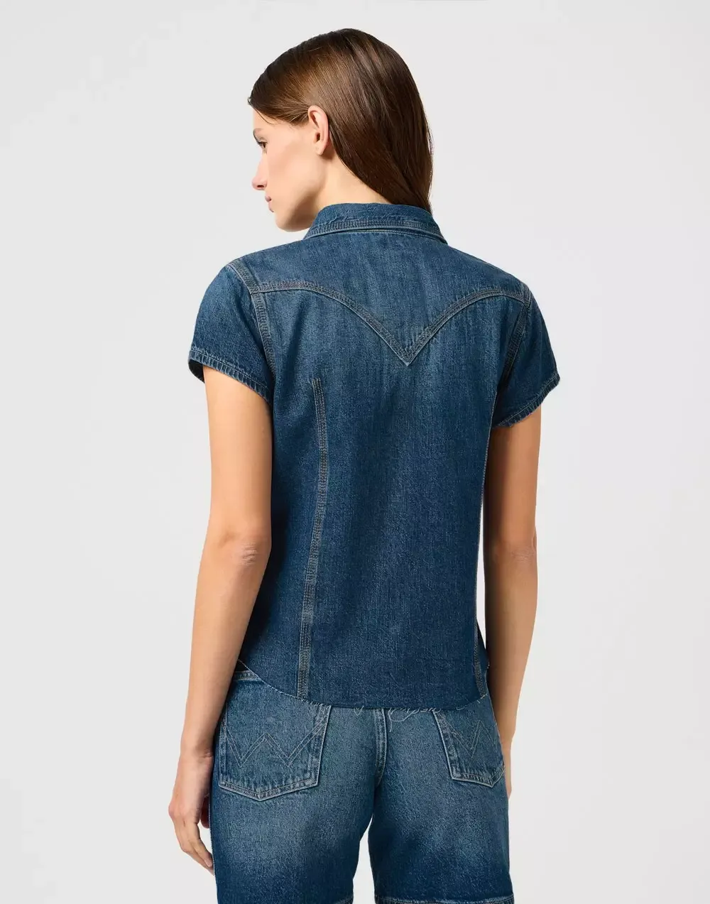 imgi_18_koszula-wrangler-shrunken-shirt-112362604-crazy-indigo-jpg