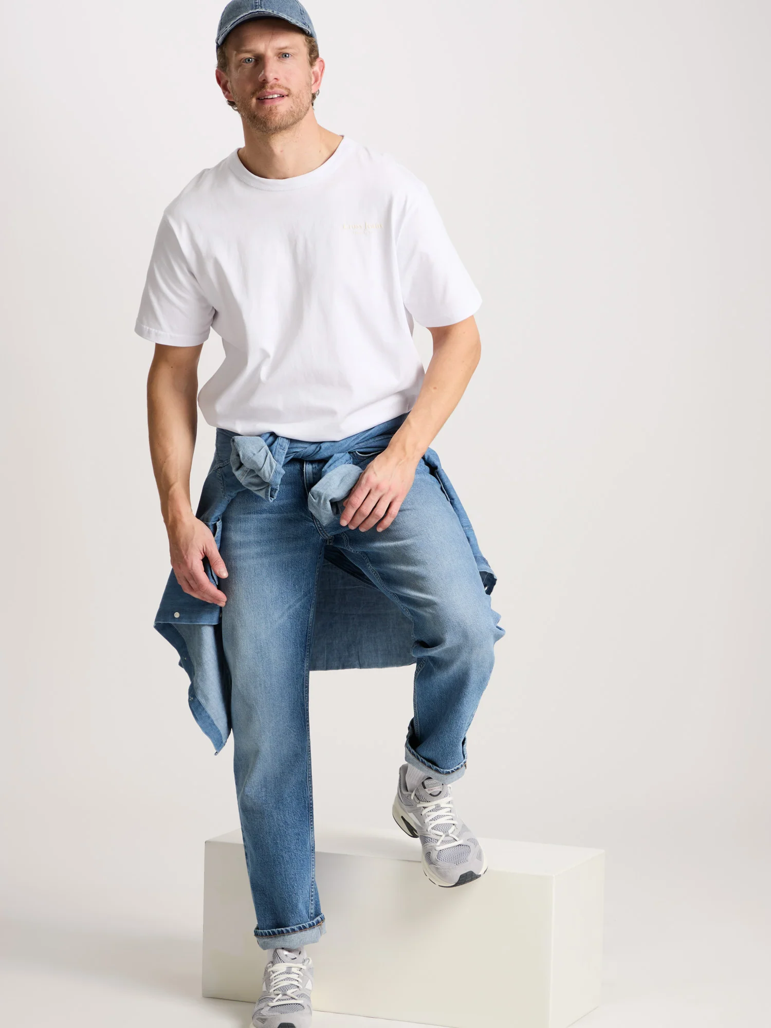 E_161_272_cross_jeans_null_3-webp