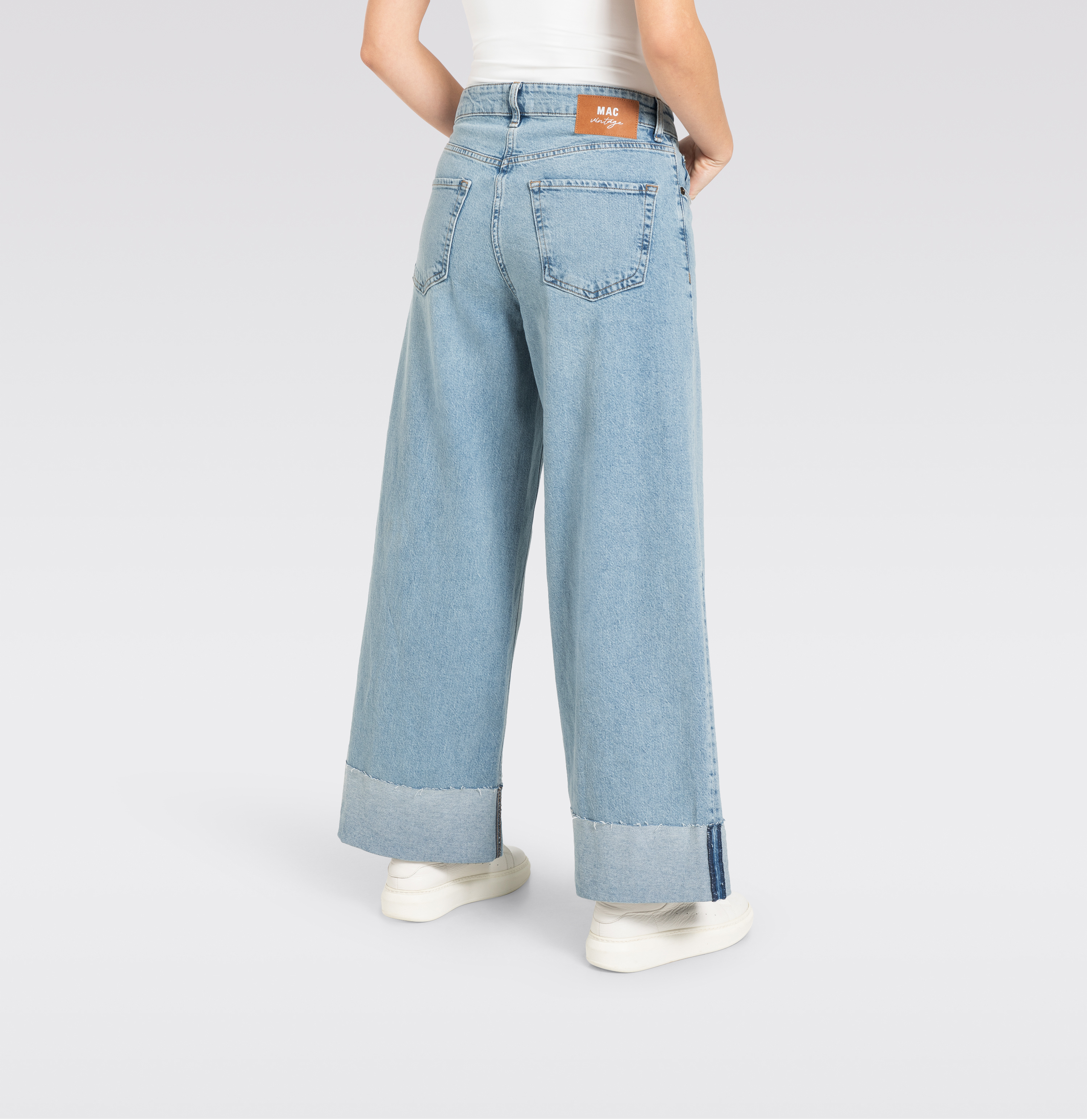 MAC_Early-Spring-2025_D272_2805-90-0291-D272_12-jpg