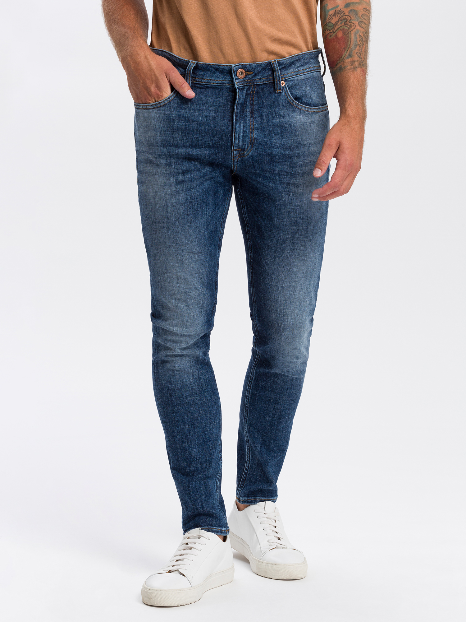 E_162_005_cross_jeans_null_1