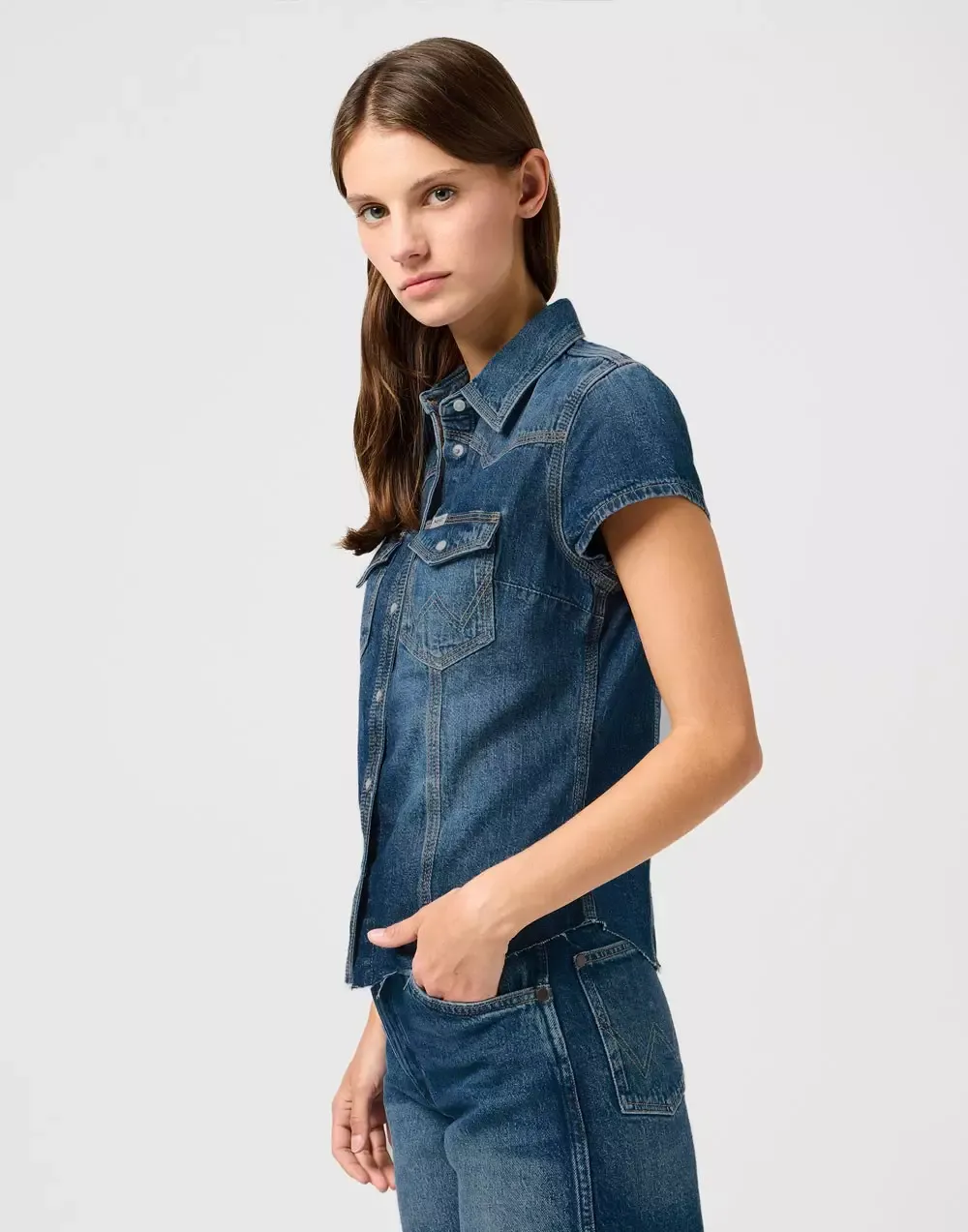 imgi_21_koszula-wrangler-shrunken-shirt-112362604-crazy-indigo-jpg