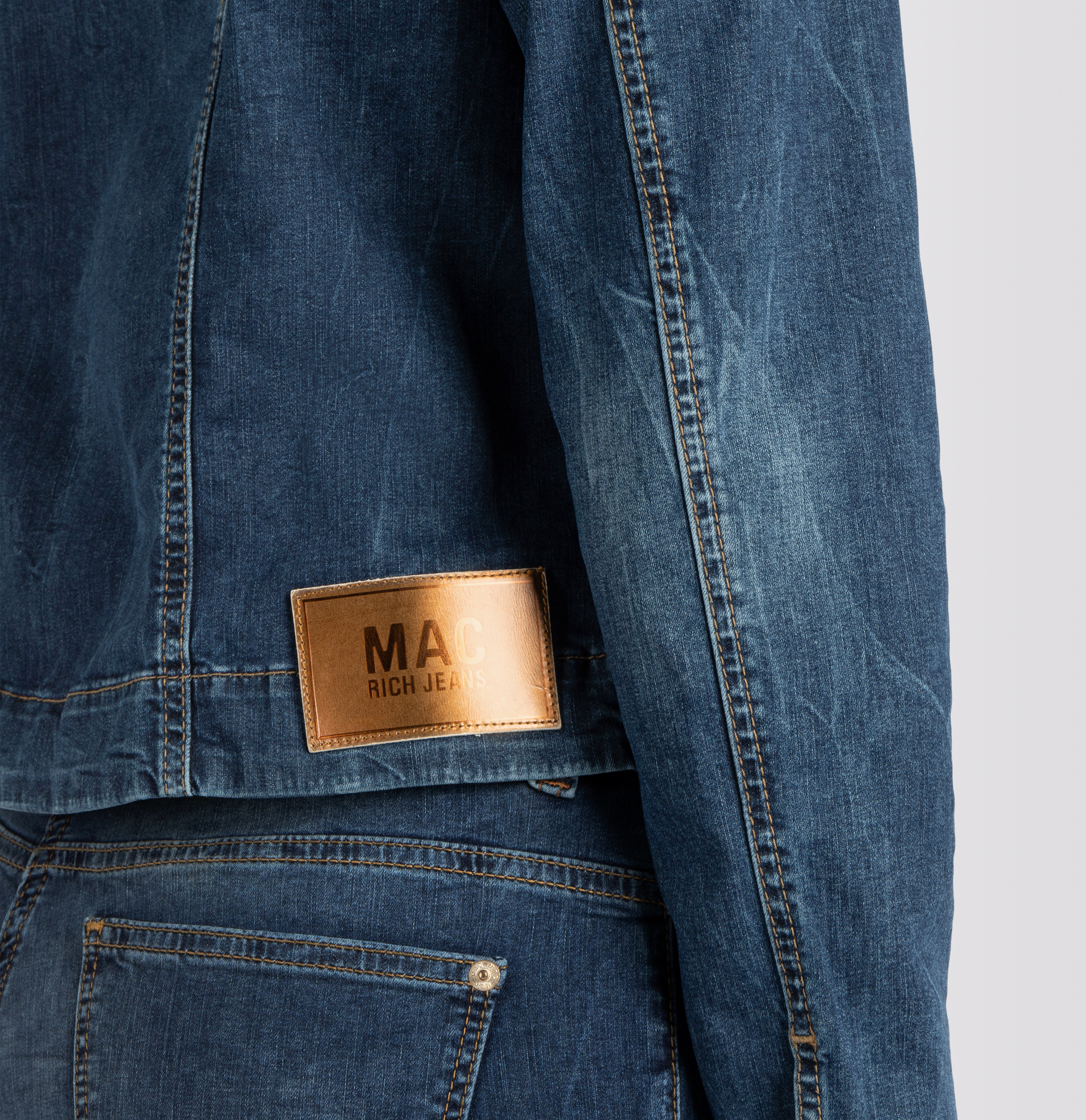 MAC_Spring-2025_D866_0104-90-0391-D866_13-jpg