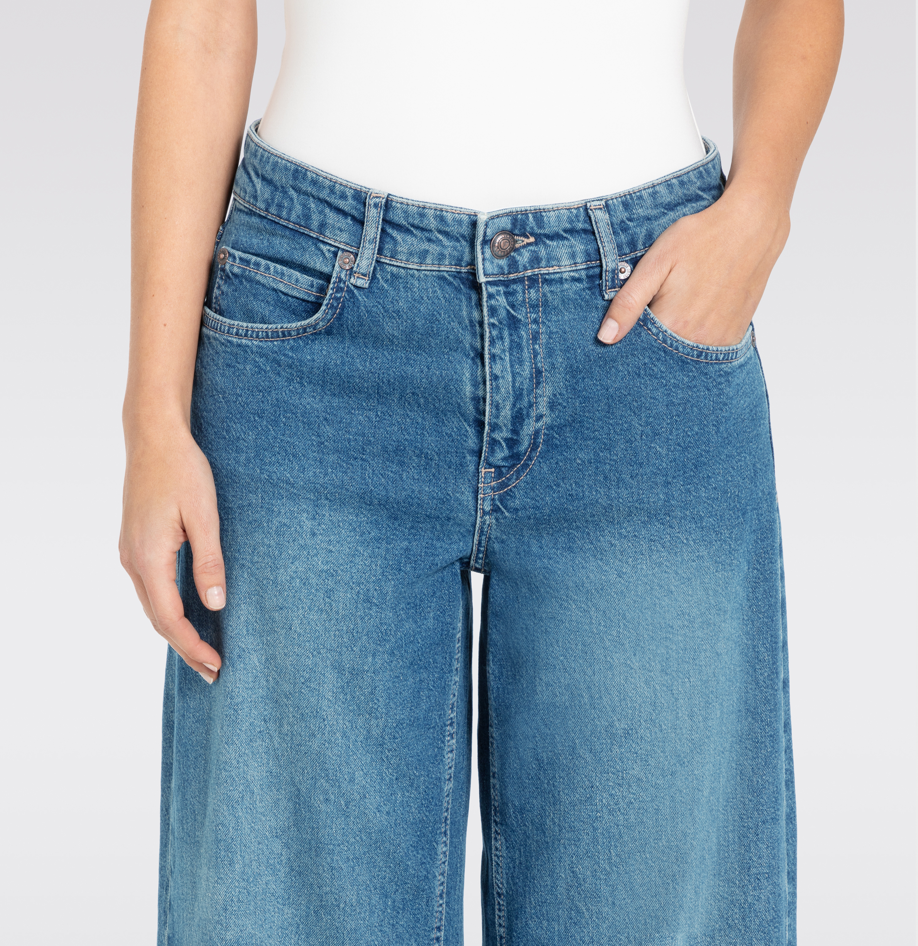 MAC_Early-Autumn-2025_D617_2805-90-0291L-D617_9-jpg