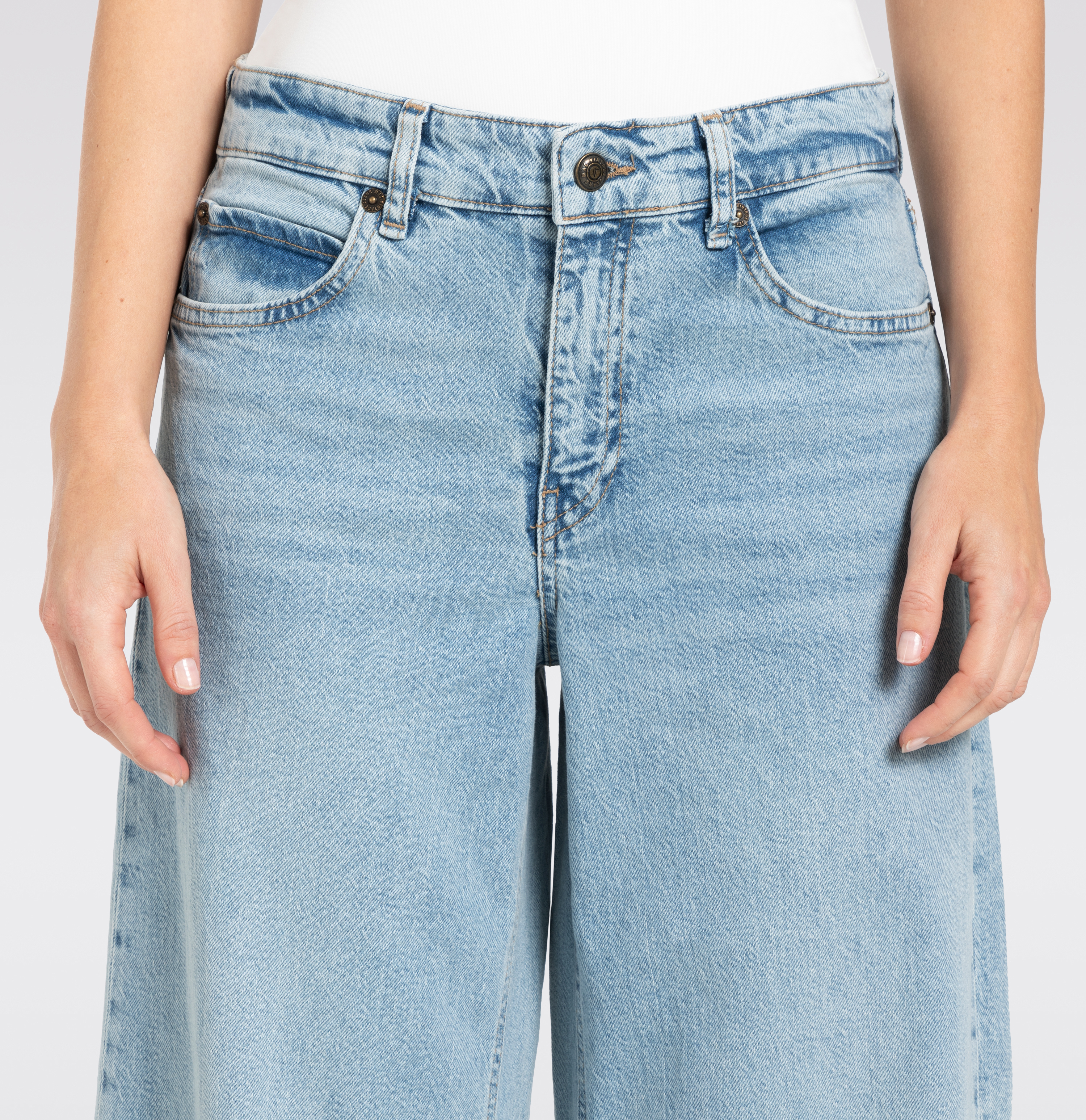 MAC_Early-Spring-2025_D272_2805-90-0291-D272_9-jpg