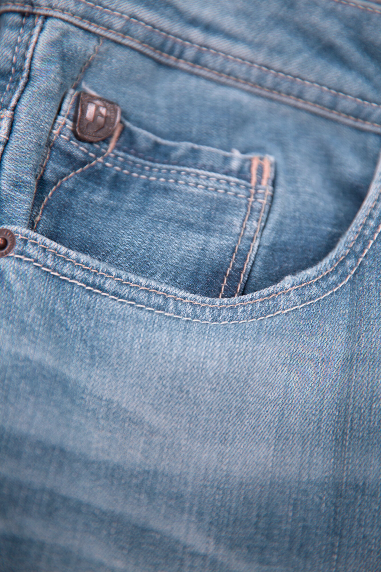 43663-flatshots-detail-2000-9cca133b