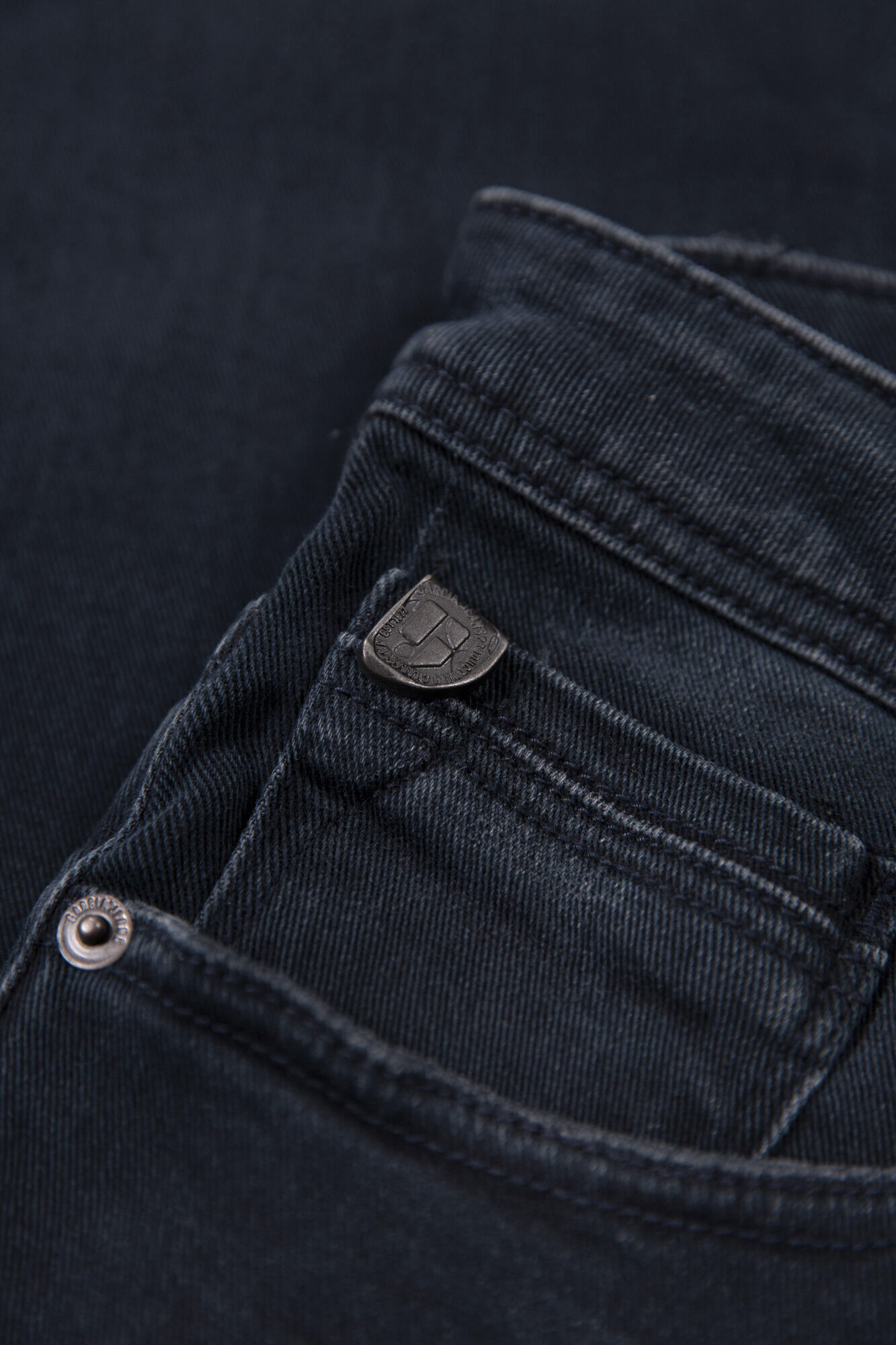 garcia-savio-grey-dark-used-3880-motion-denim-ga6303880W5hy3egyMrYVl