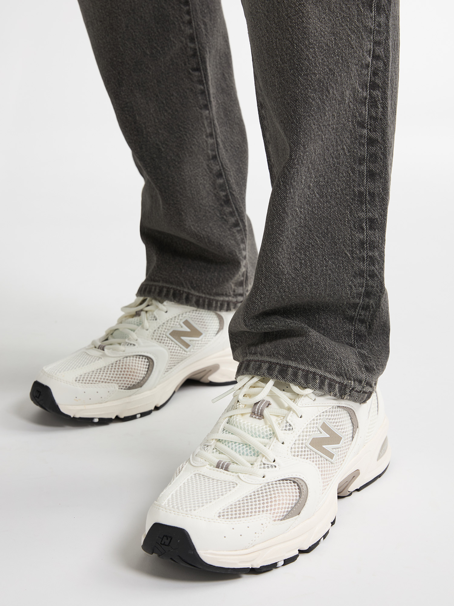 Petrol-Indus_NOOS-NOOS_9705_LEWIS_7-jpg