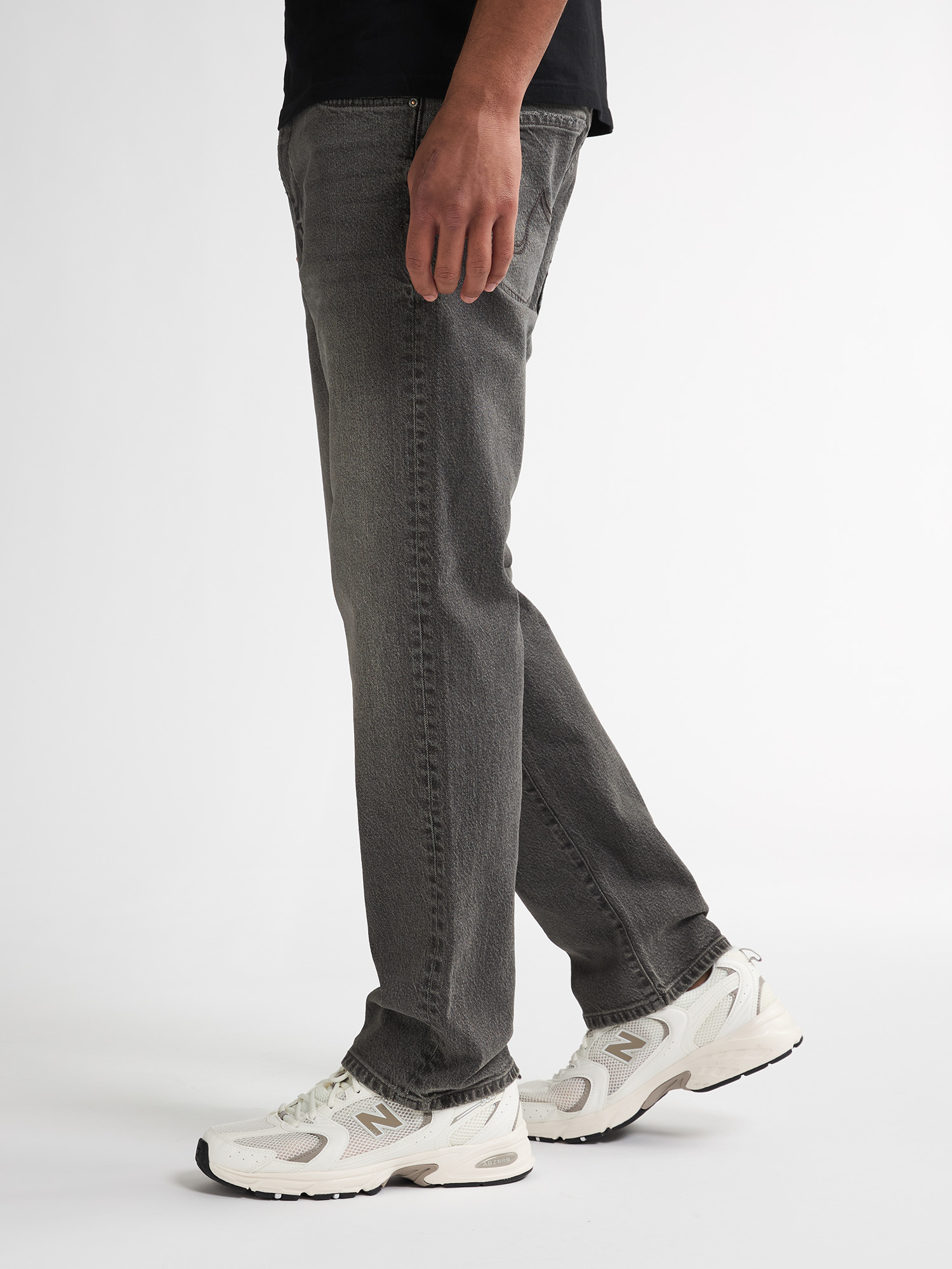 Petrol-Indus_NOOS-NOOS_9705_LEWIS_10-jpg