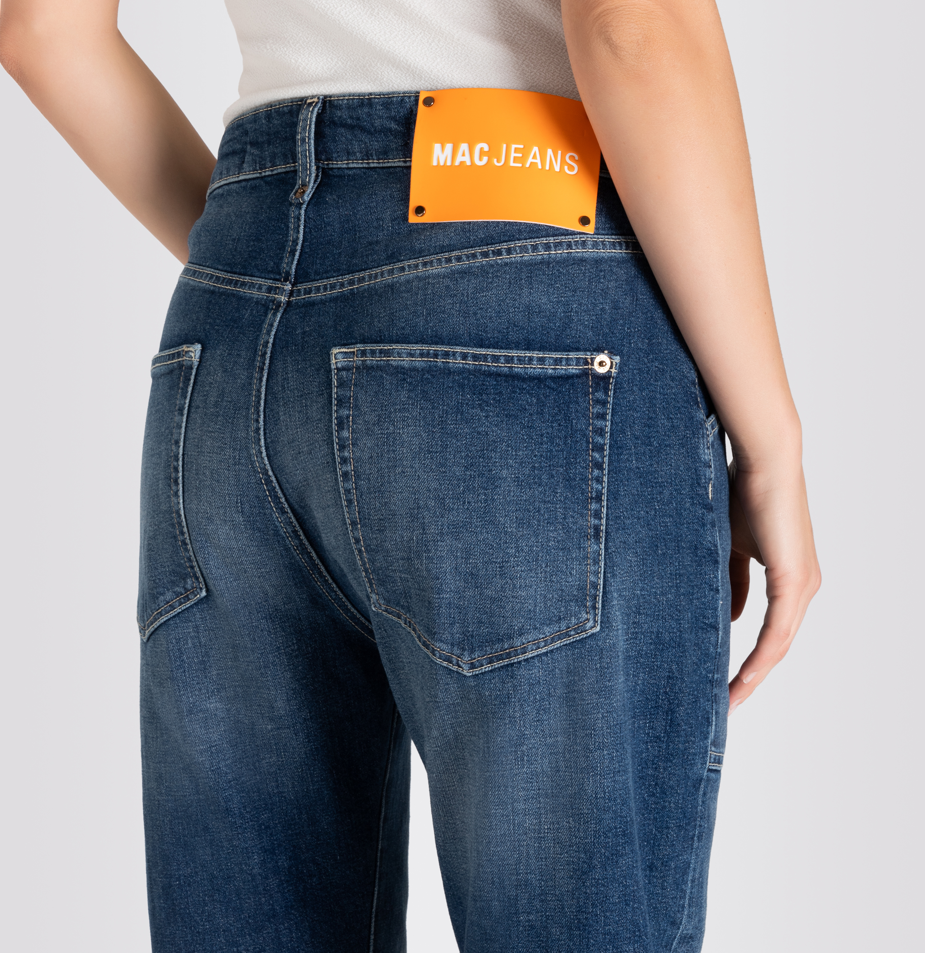 MAC_Early-Autumn-2025_D530_2314-90-0361L-D530_8-jpg