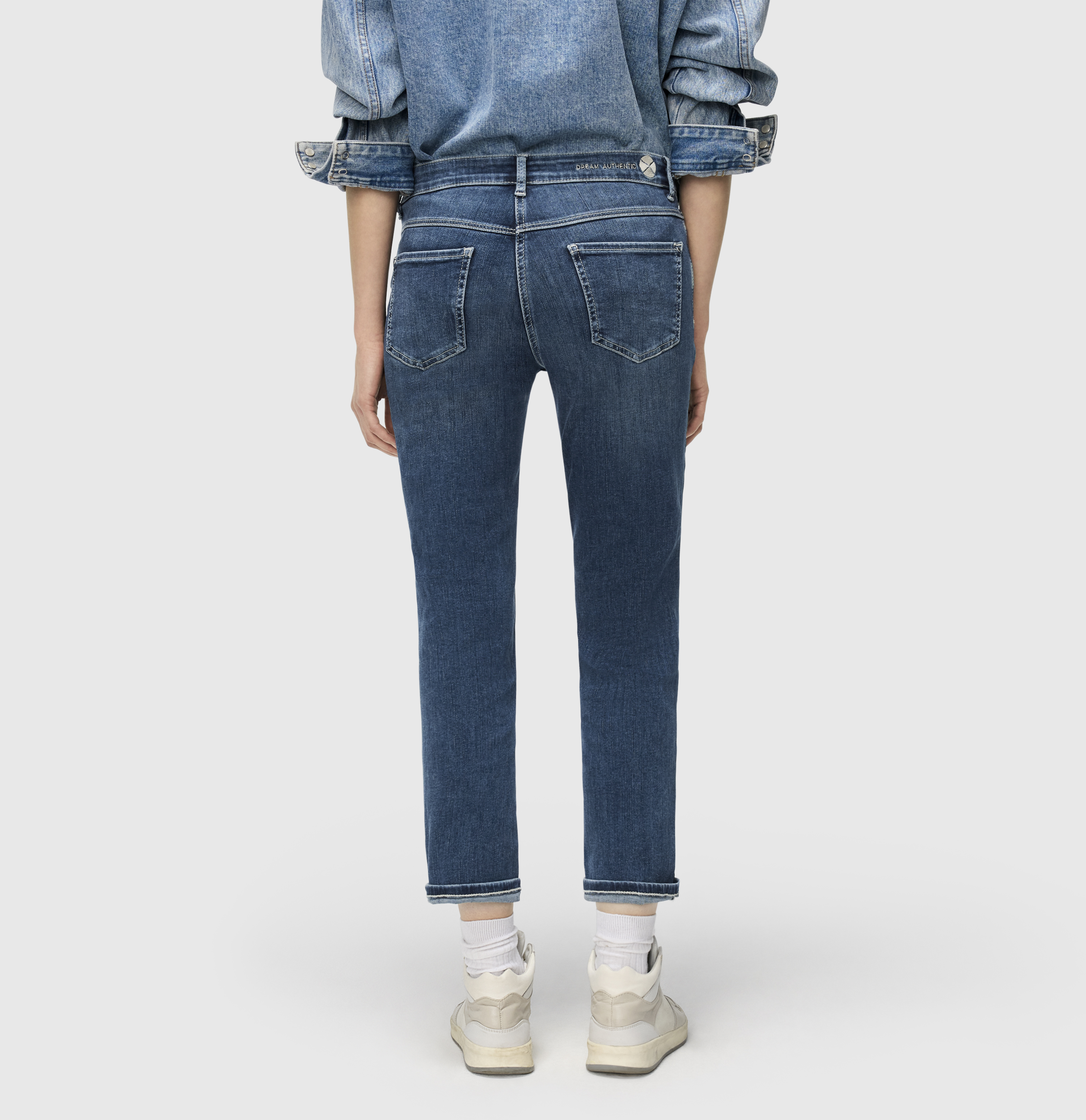 MAC_Early-Autumn-2025_D653_5481-90-0357L-D653_2-jpg