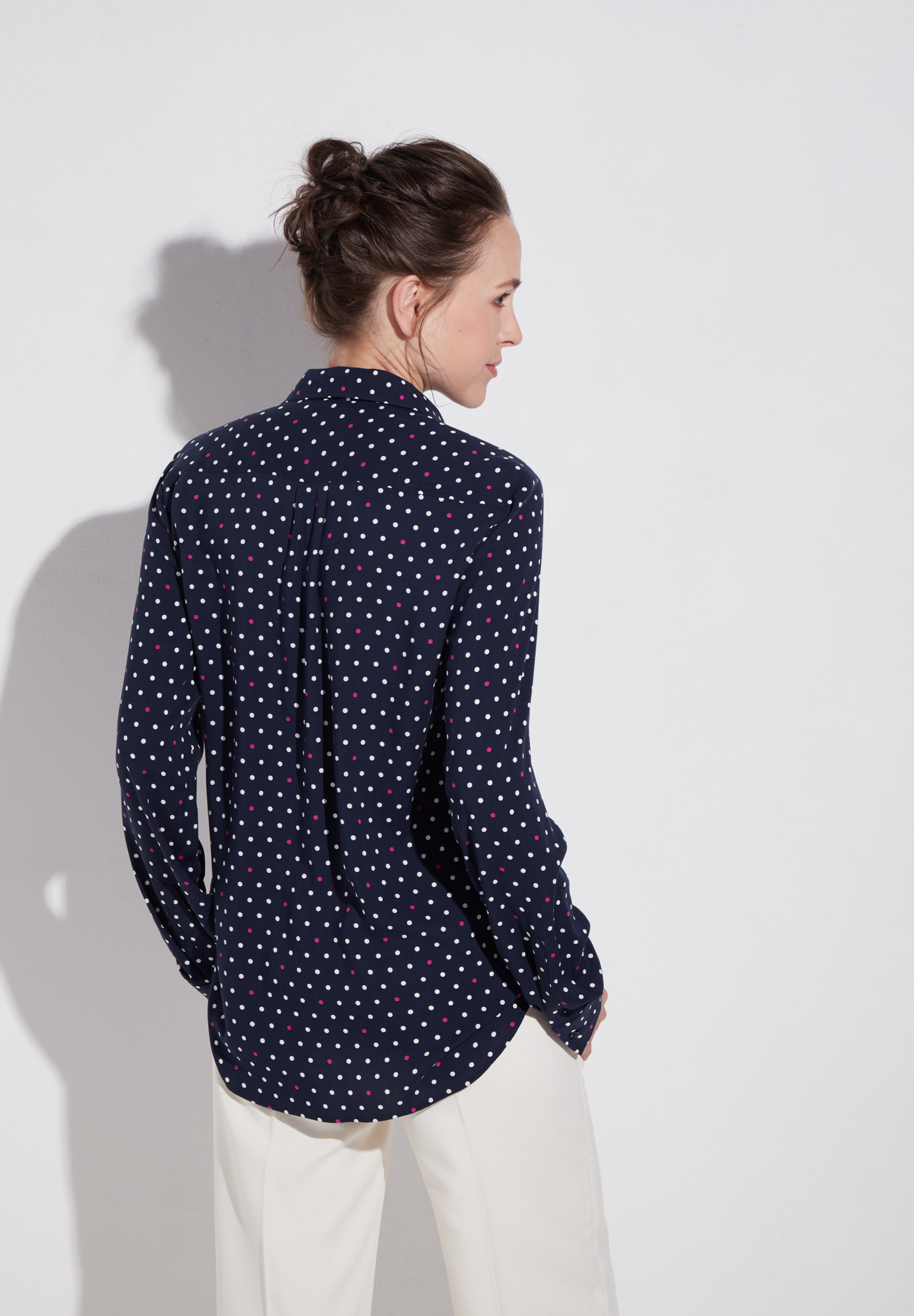 eterna-modern-classic-langarm-bluse-blau-gepunktet-7270-d717-19-et7270d71719FSJu7X1dN52pl