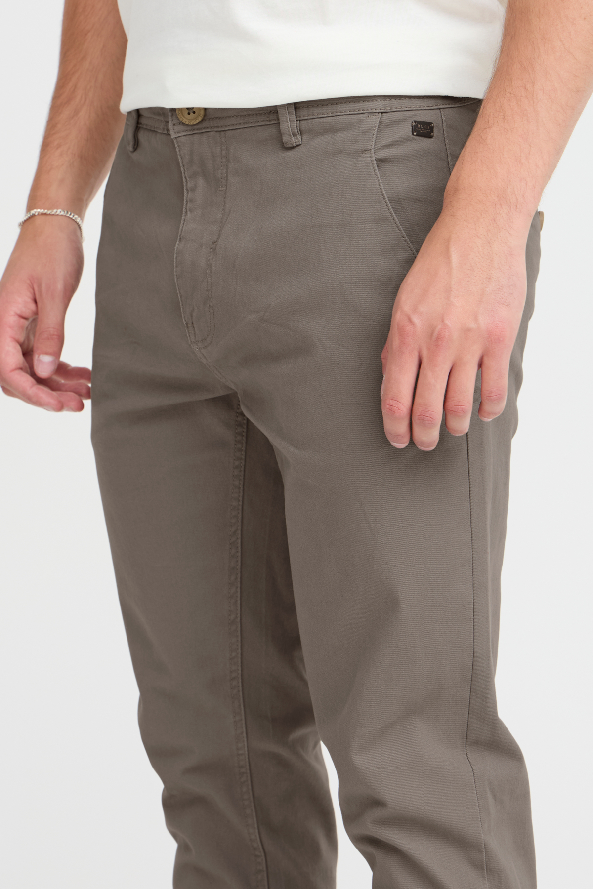 20703472_70147_350-jpg