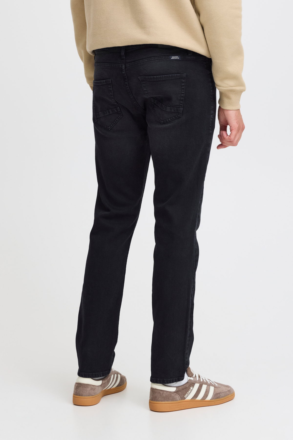 20717301_200297_550-jpg