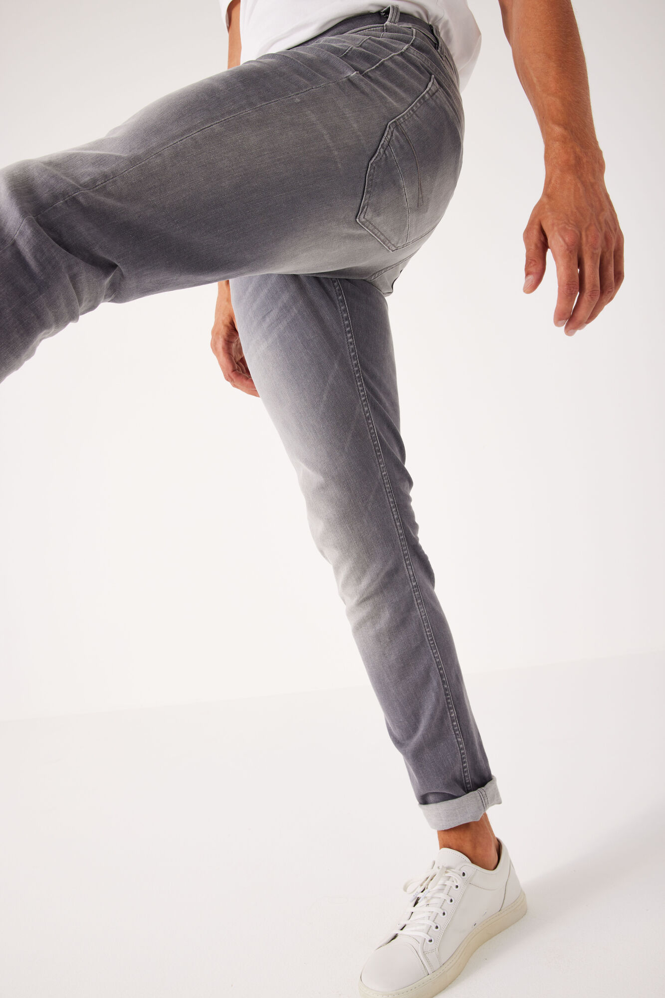 690-5259-onmodel-total-2000-a34b493c