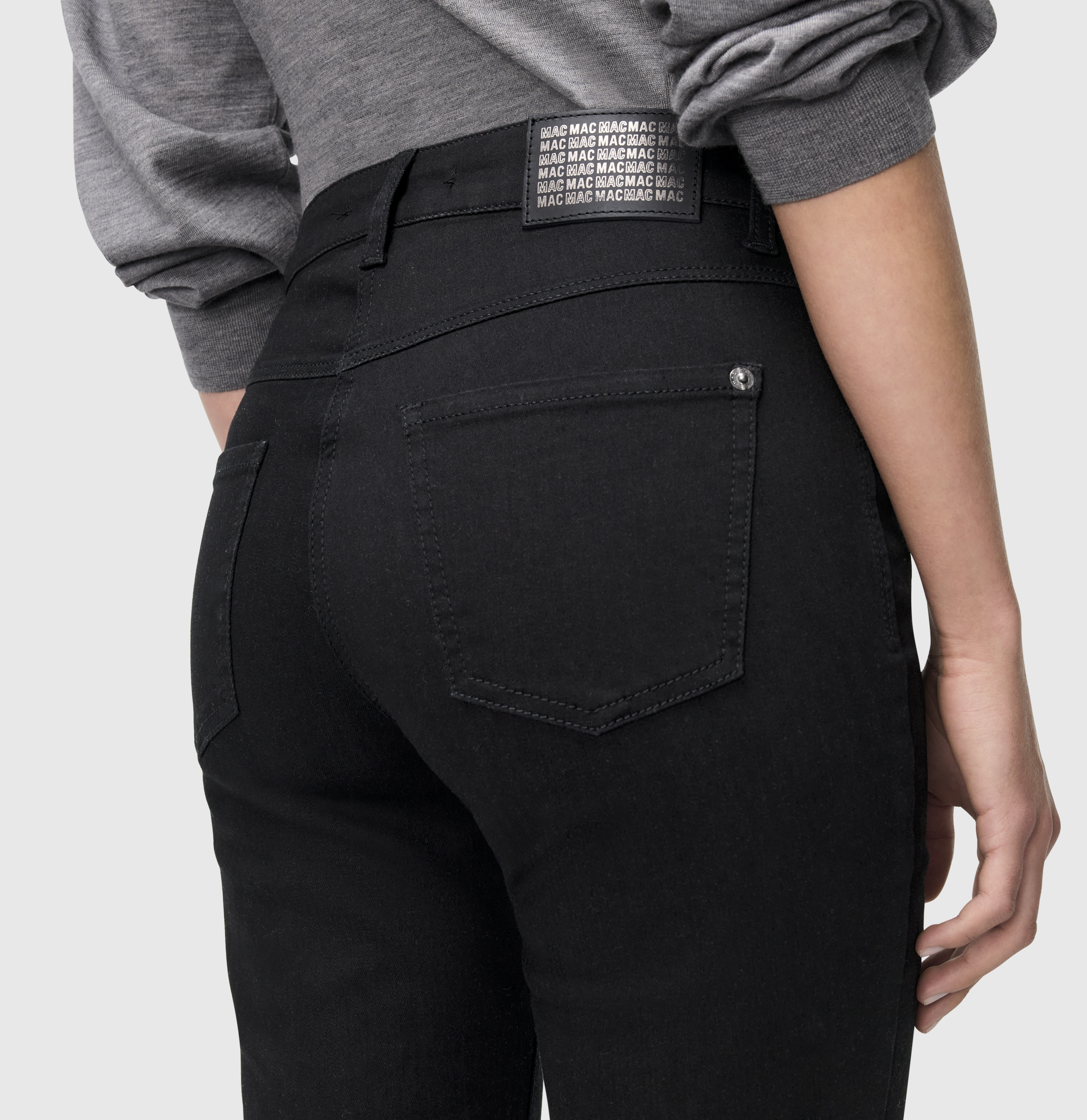 MAC_Early-Autumn-2025_D999_5220-90-0387L-D999_10-jpg