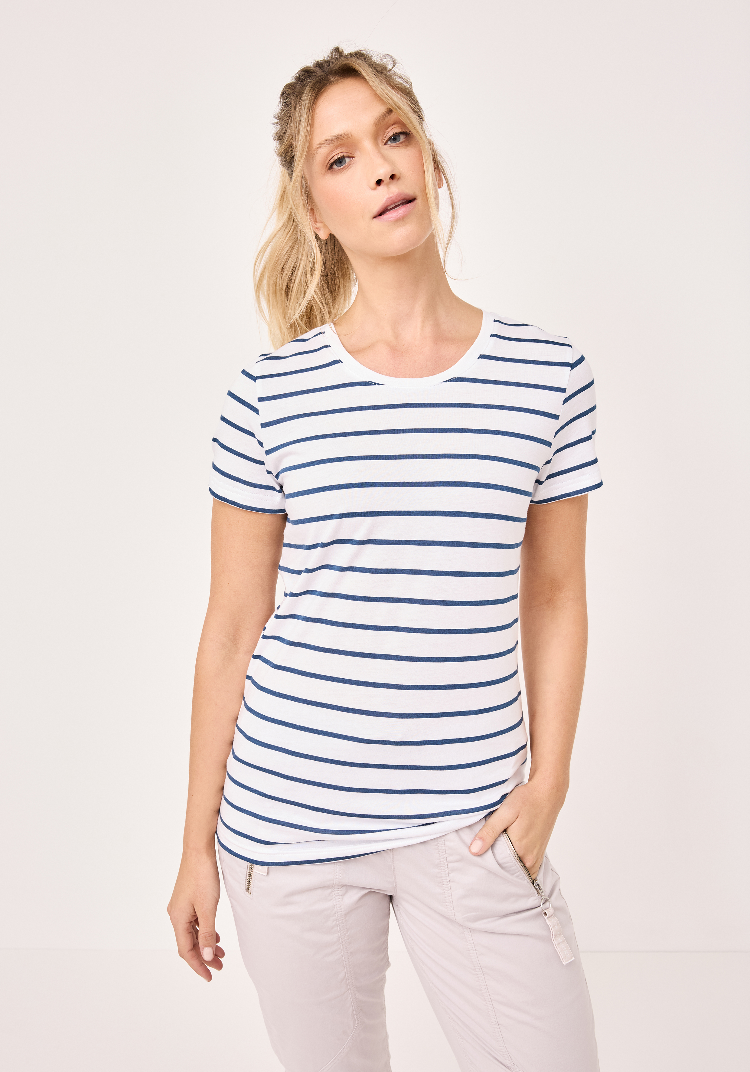 360227501000-0800_1_damen-rundhals-tshirt-paddocks-jpg