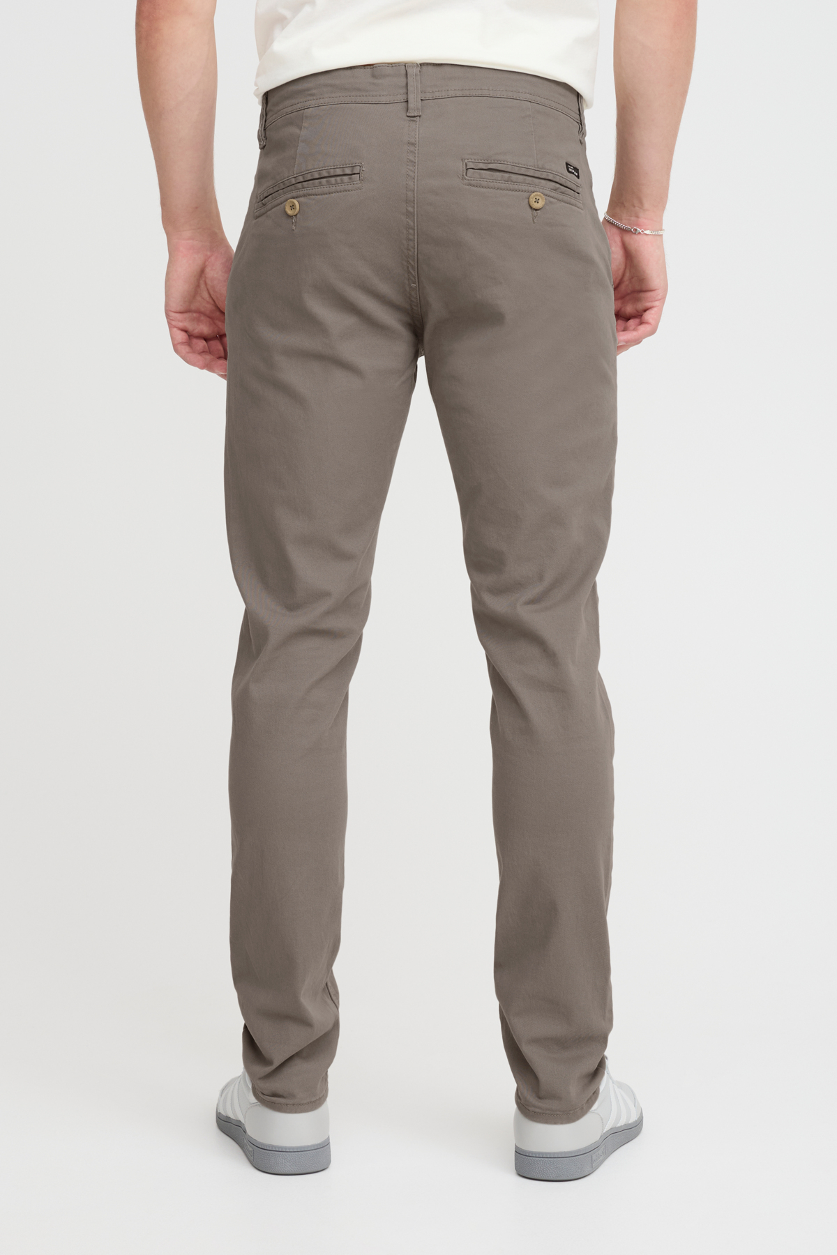 20703472_70147_550-jpg