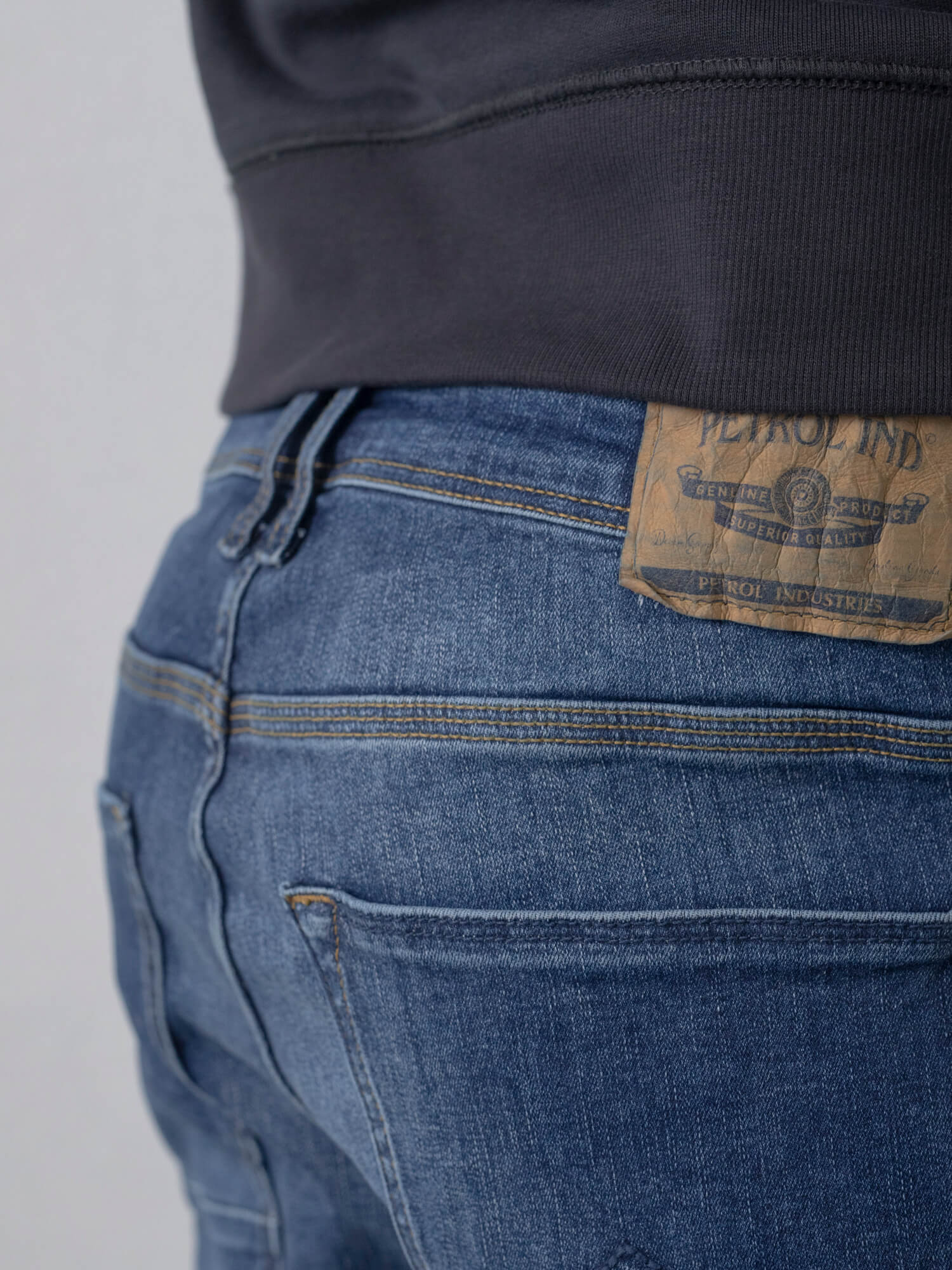 Petrol-Indus_NOOS-NOOS_5850_RUSSEL_5-jpg