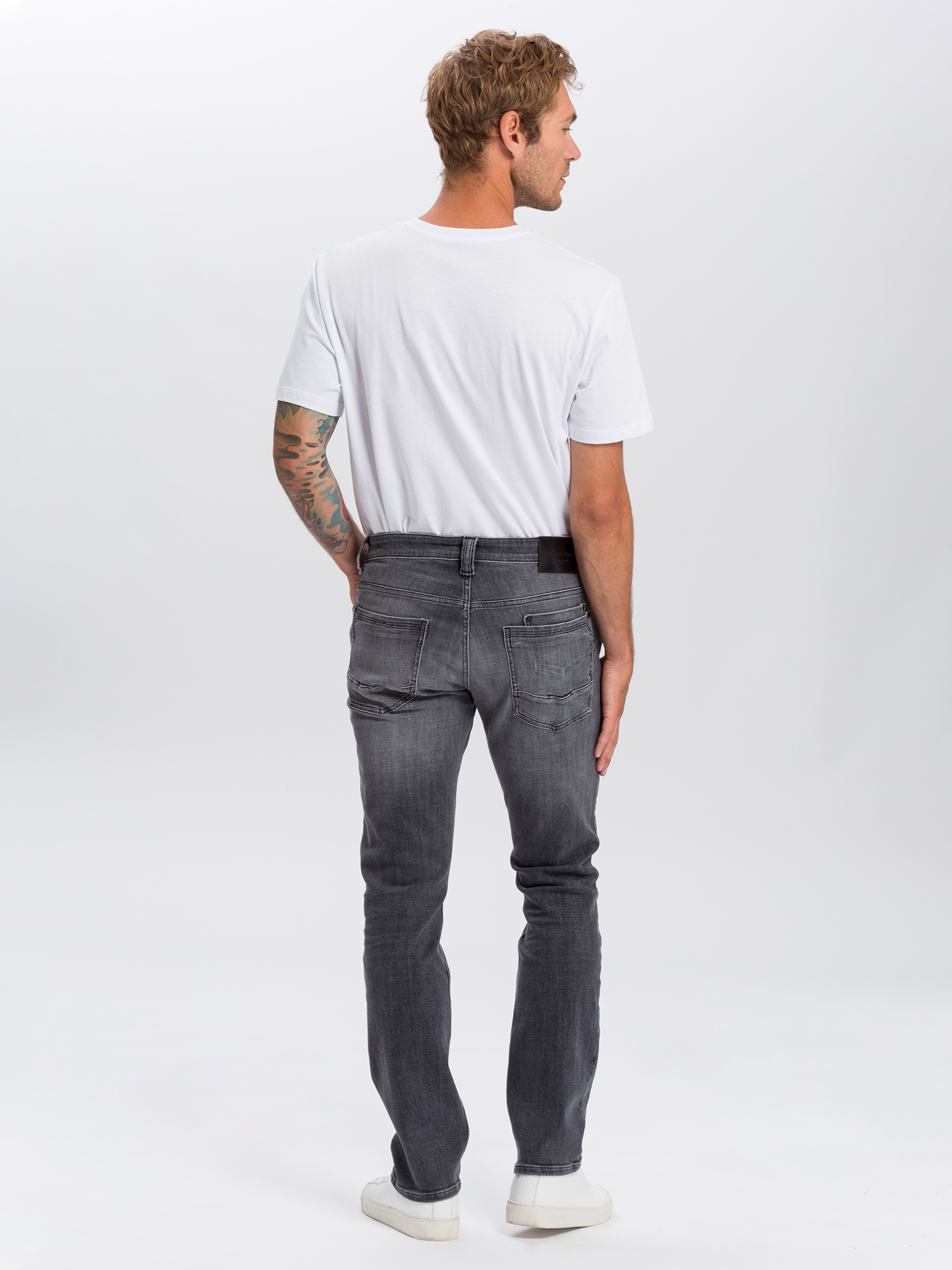 E_195_112_cross_jeans_null_2