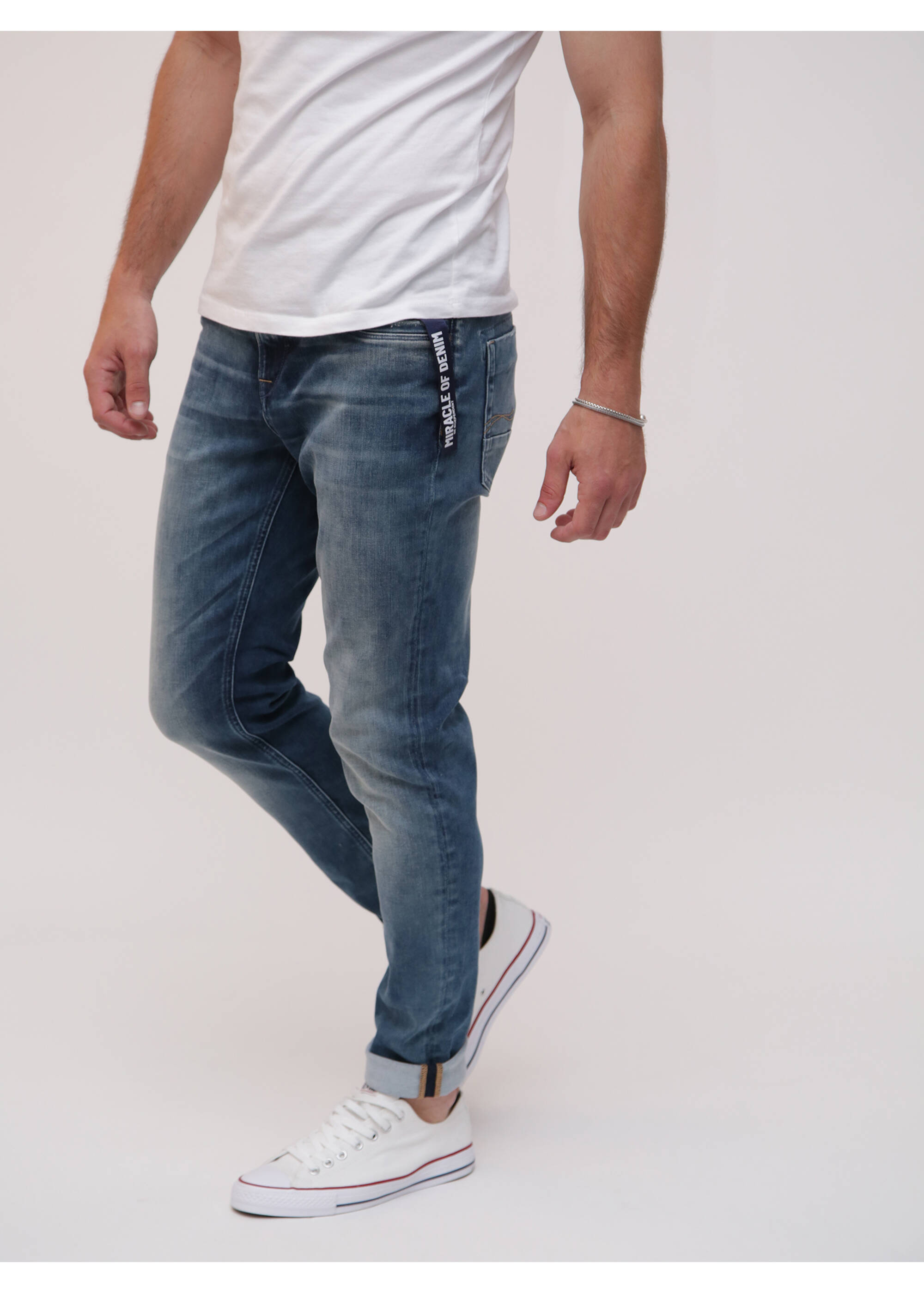 MOD-SP22-1005-3564_10_2000x2800