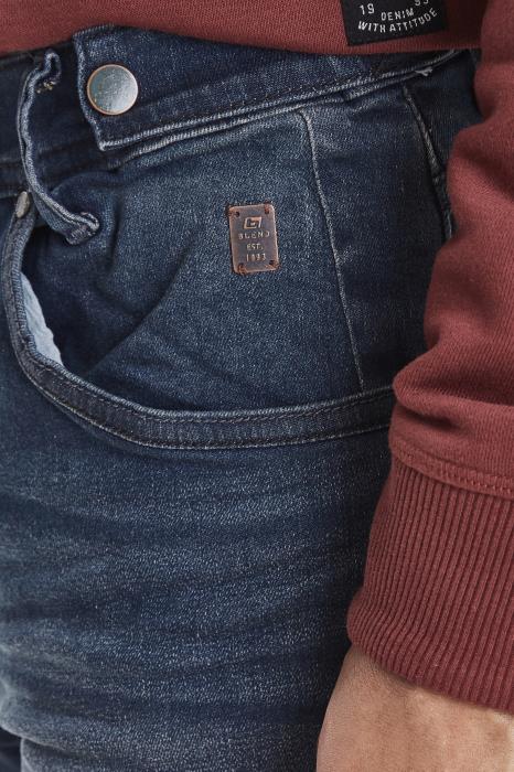 d99bbcfd876243a39f7799574004e6ee