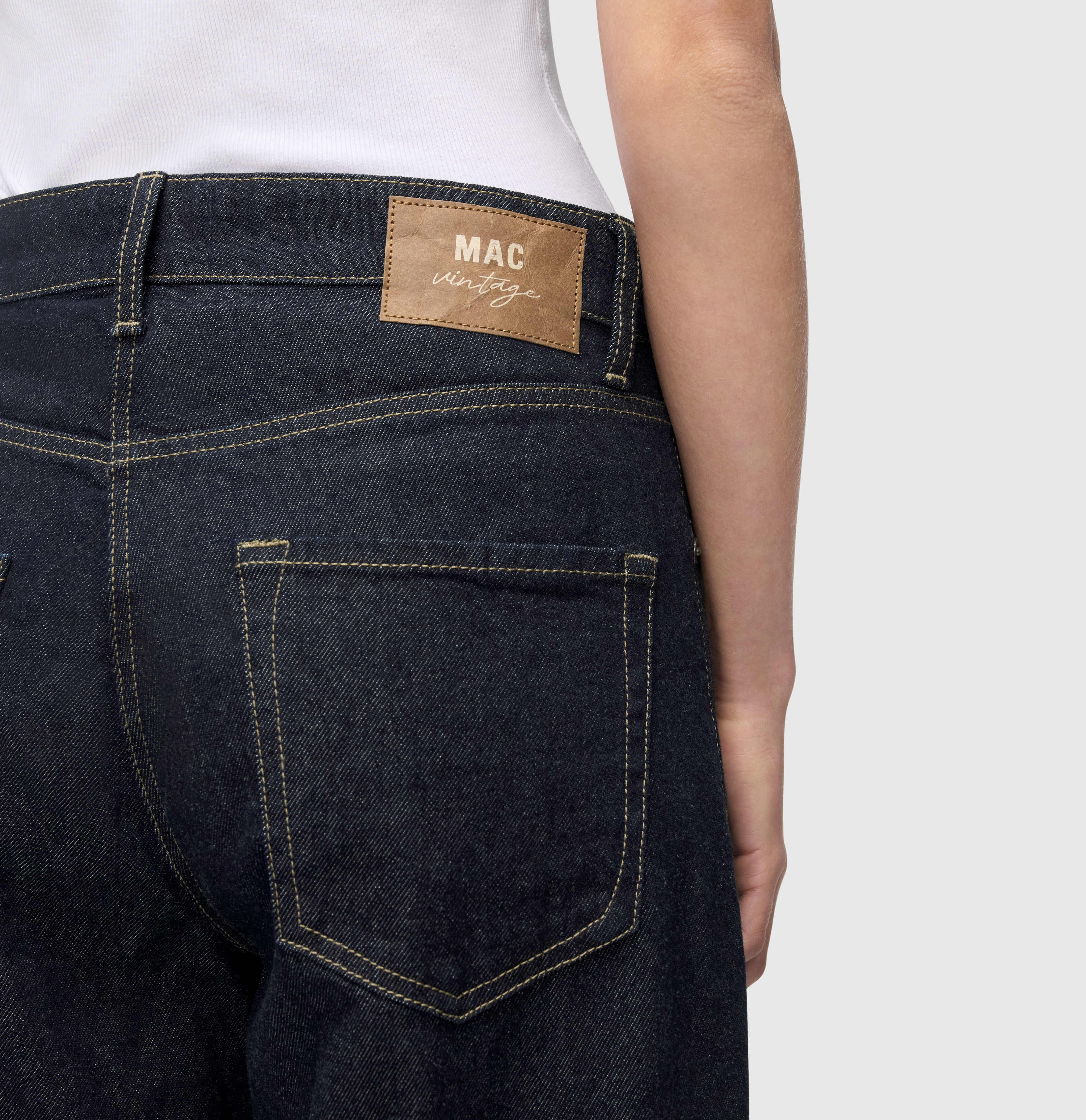 MAC_Early-Autumn-2025_D683_2805-90-0291L-D683_11-jpg