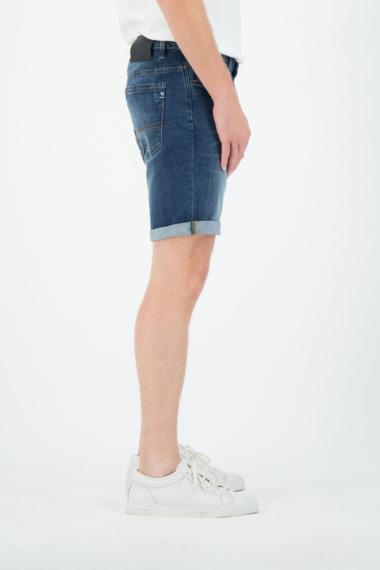 12304-onmodel-total-2000-d9625f93