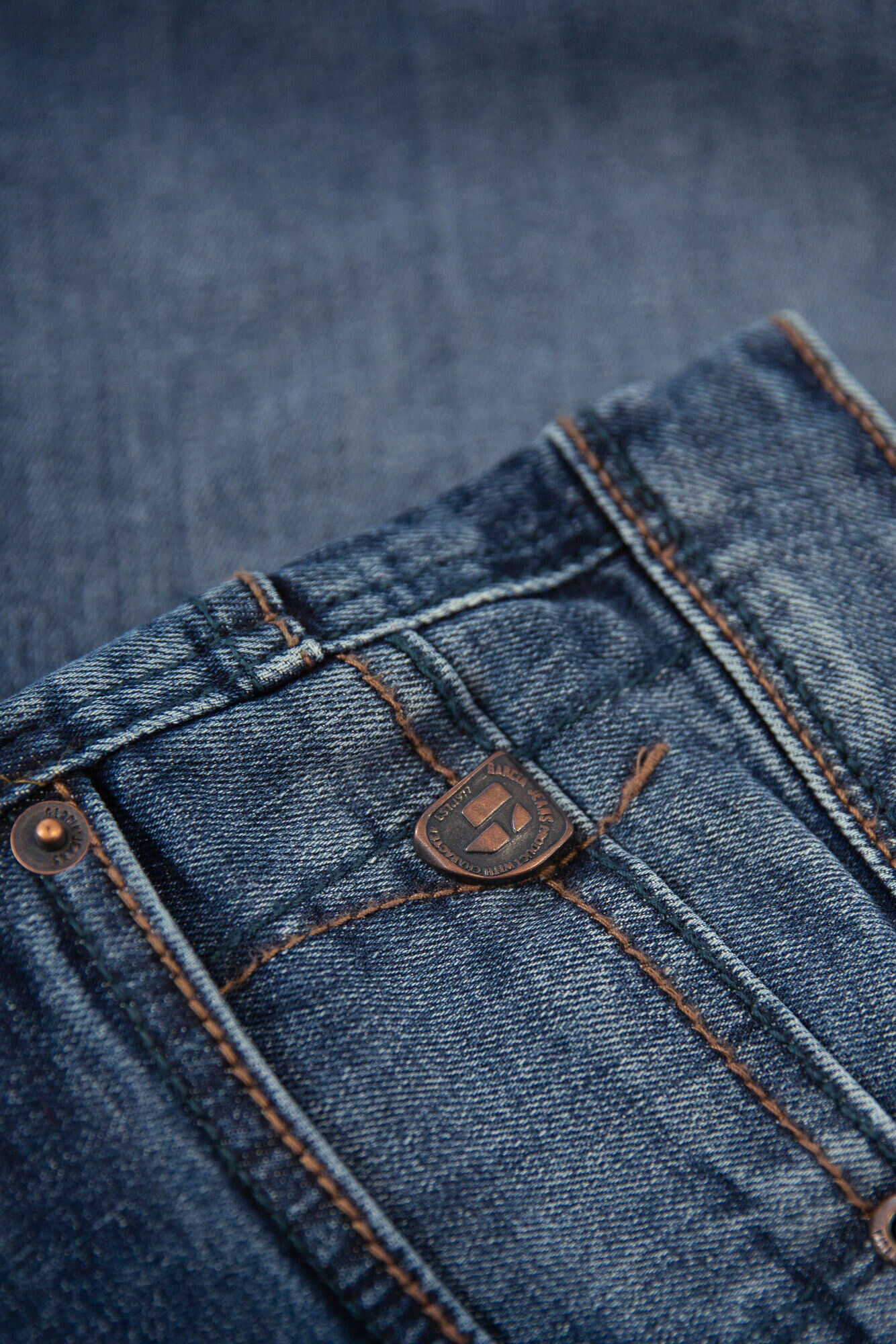 12304-flatshots-detail-2000-f91fcdbe