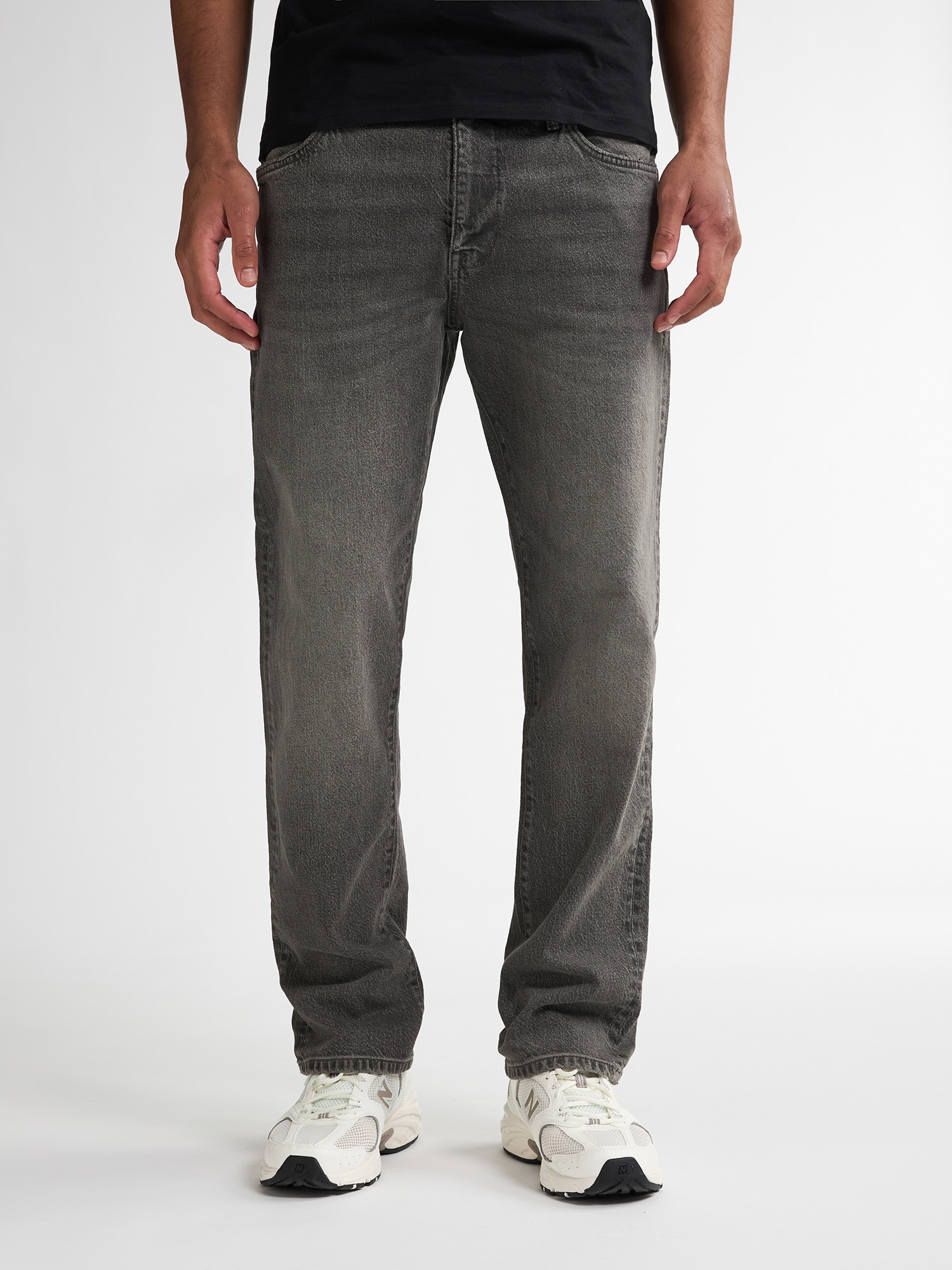 Petrol-Indus_NOOS-NOOS_9705_LEWIS_3-jpg