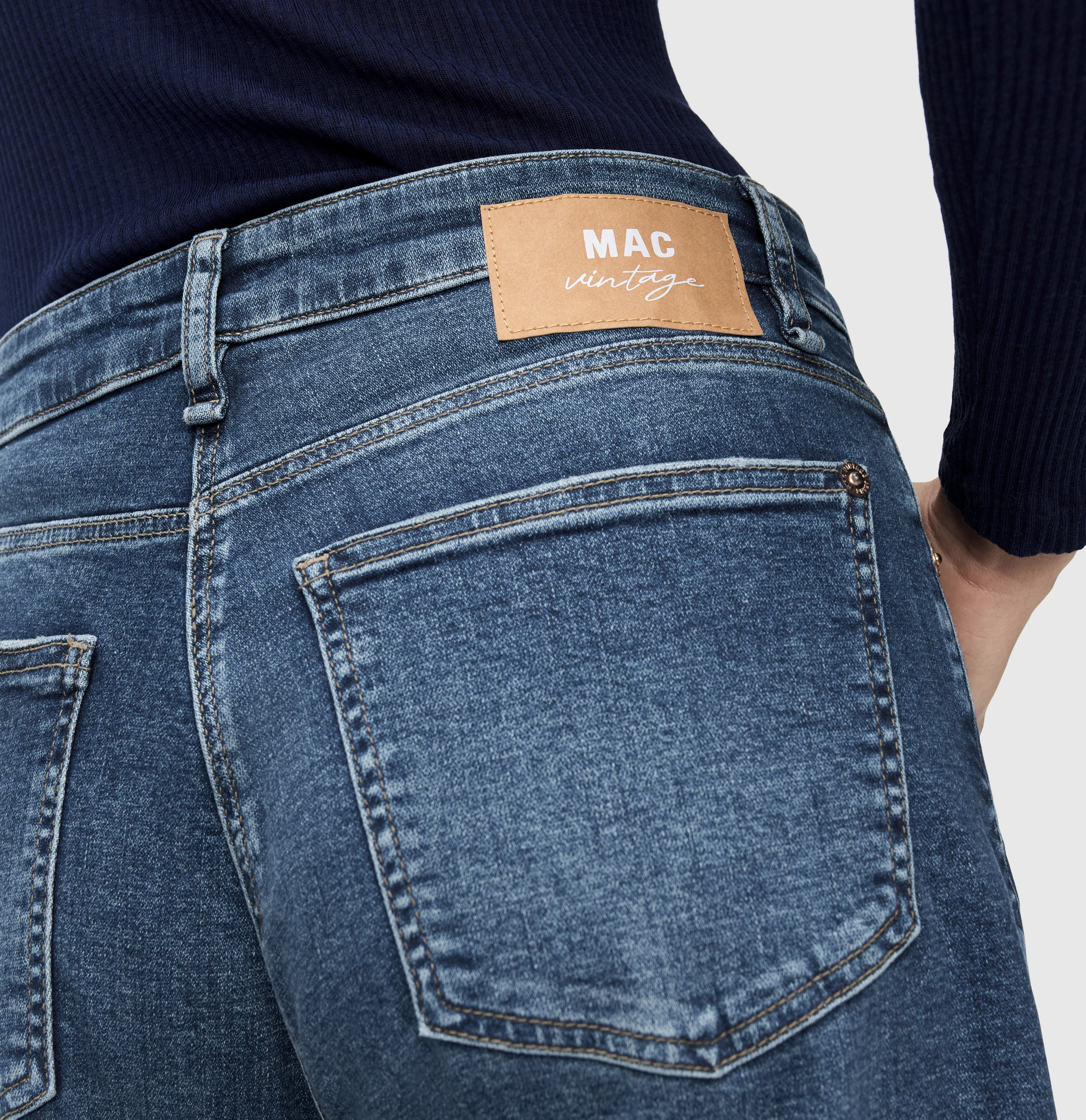 MAC_Early-Autumn-2025_D519_3123-90-0333L-D519_11-jpg