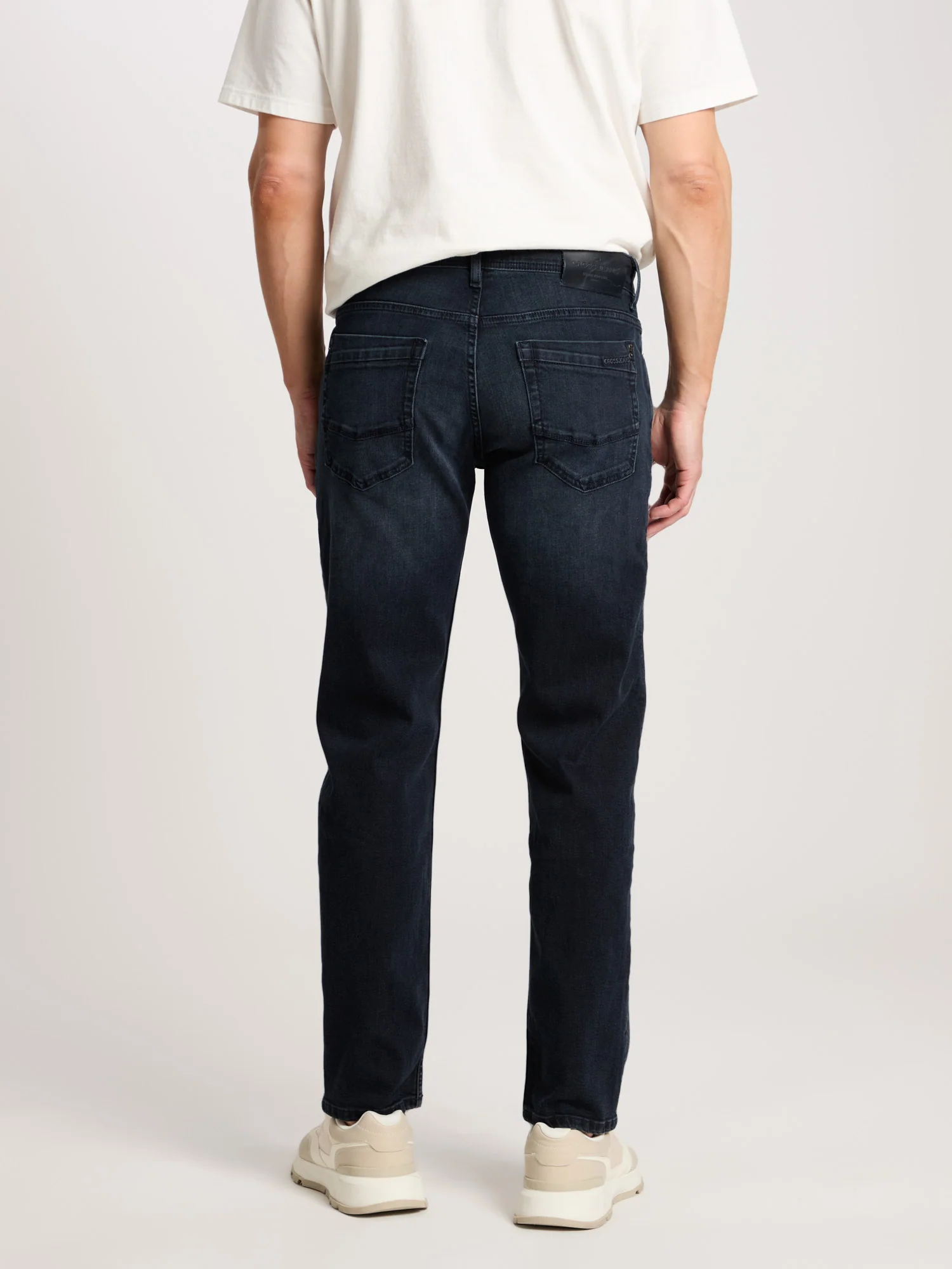 E_161_273_cross_jeans_null_2-webp