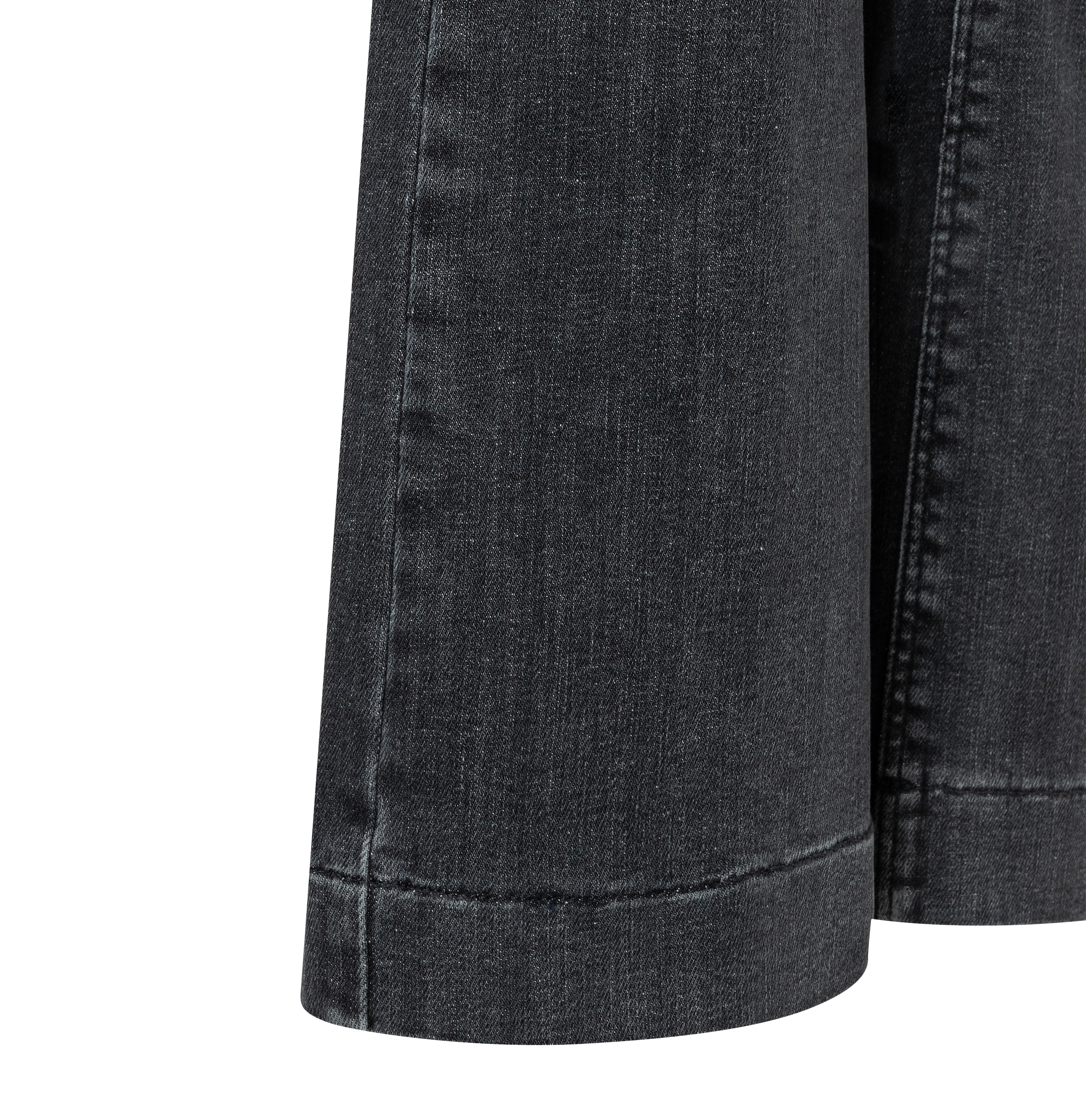 MAC_Early-Autumn-2025_D912_5429-90-0358L-D912_8-jpg