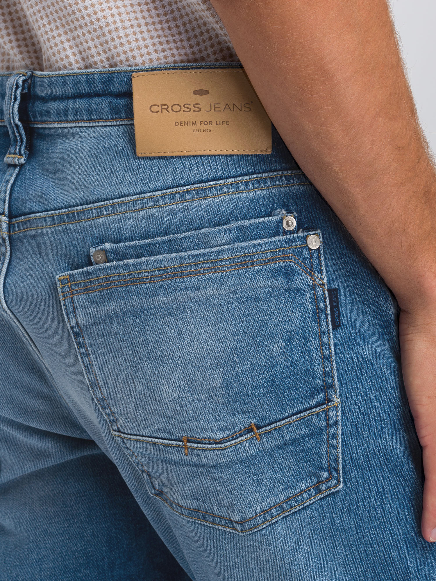 E_195_113_cross_jeans_null_5