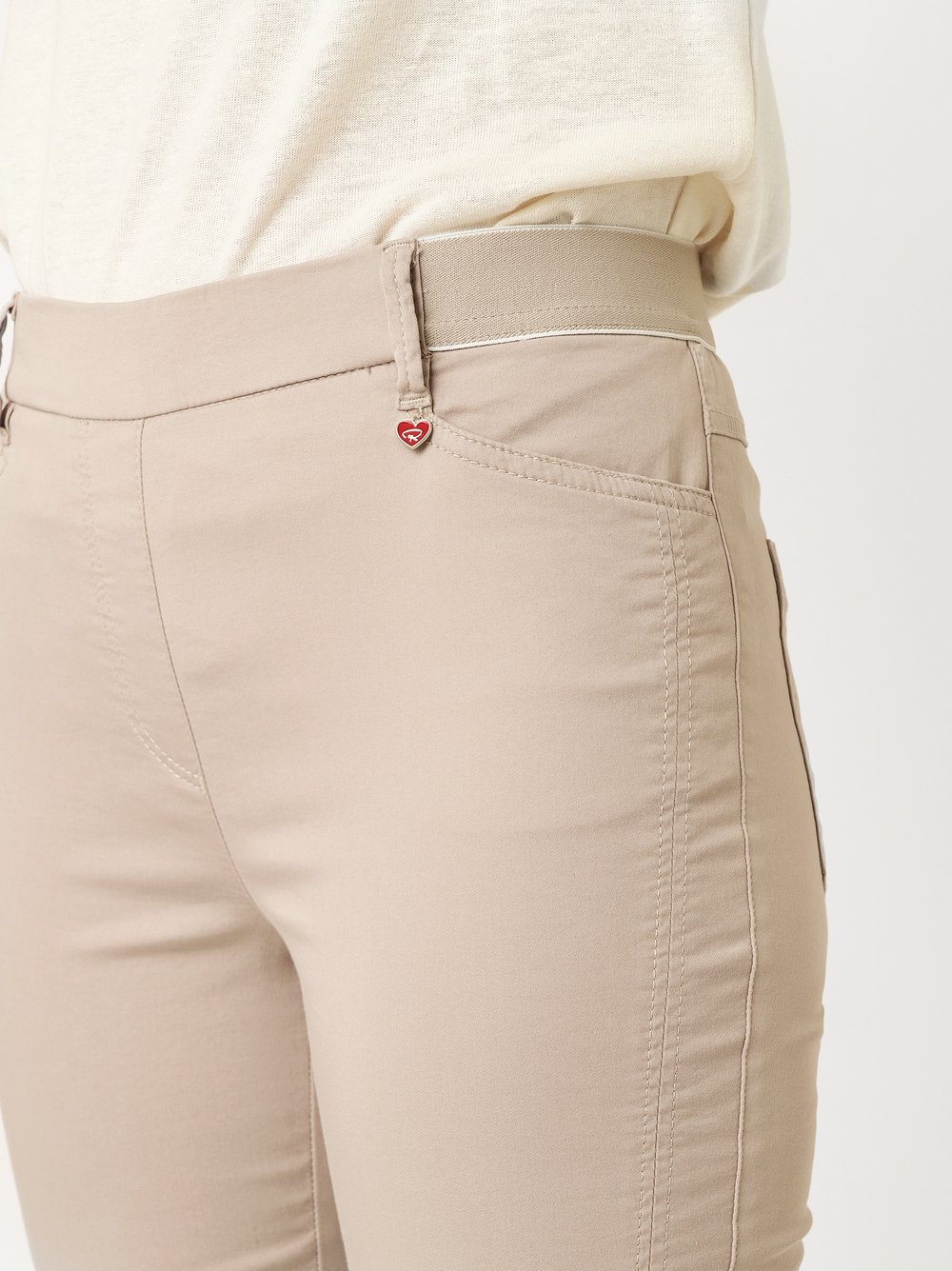 Relaxed_FS25-NOS_731_20-072855-14_4-jpg