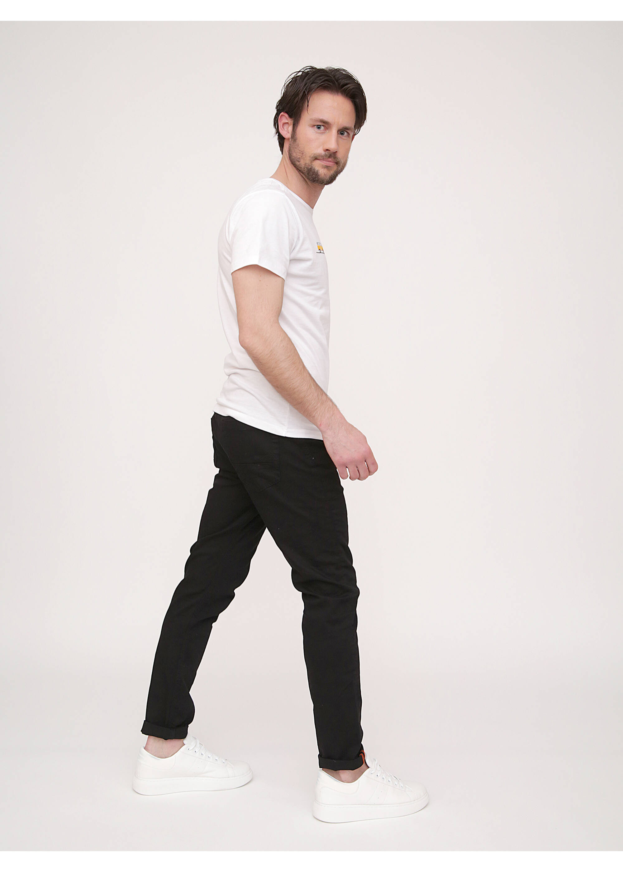 MOD-NOS-1003-895_20_2000x2800