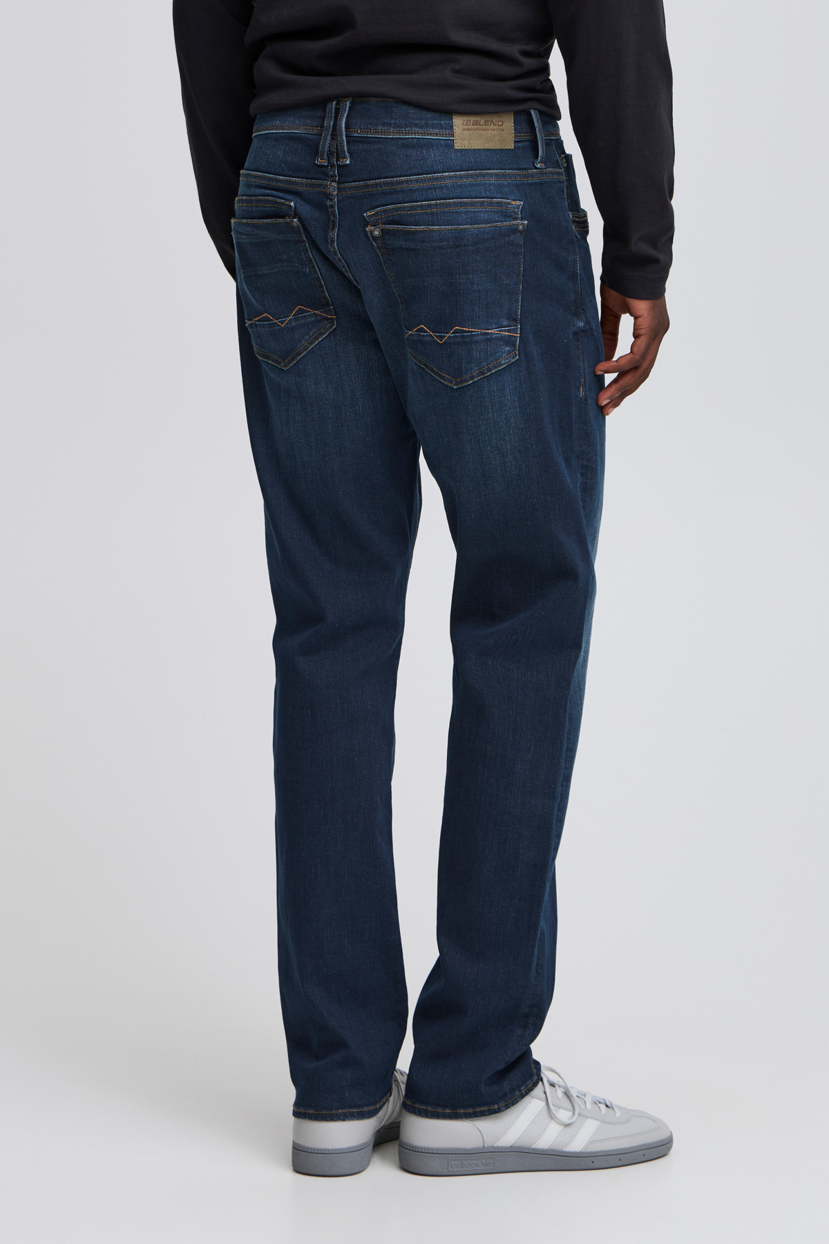 20708856_200292_550-jpg