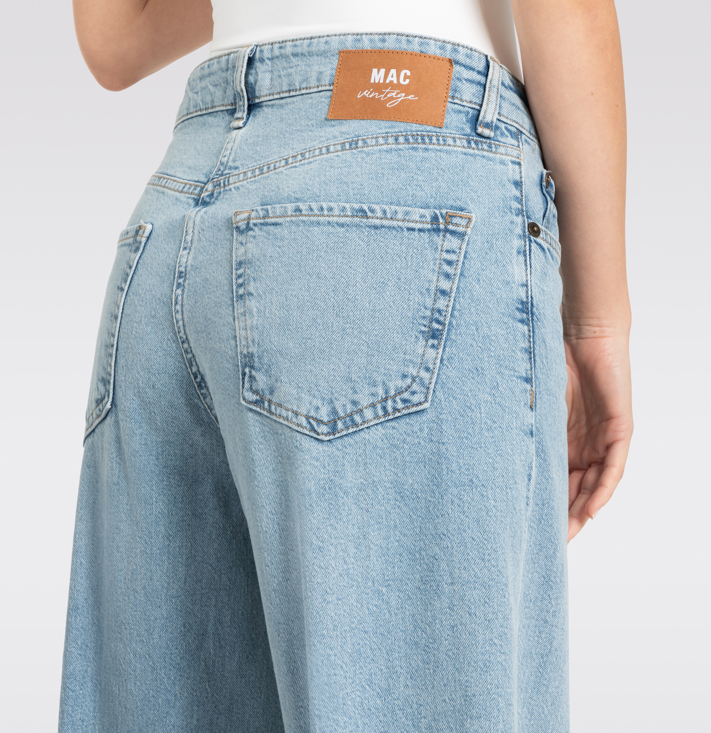 MAC_Early-Spring-2025_D272_2805-90-0291-D272_11-jpg