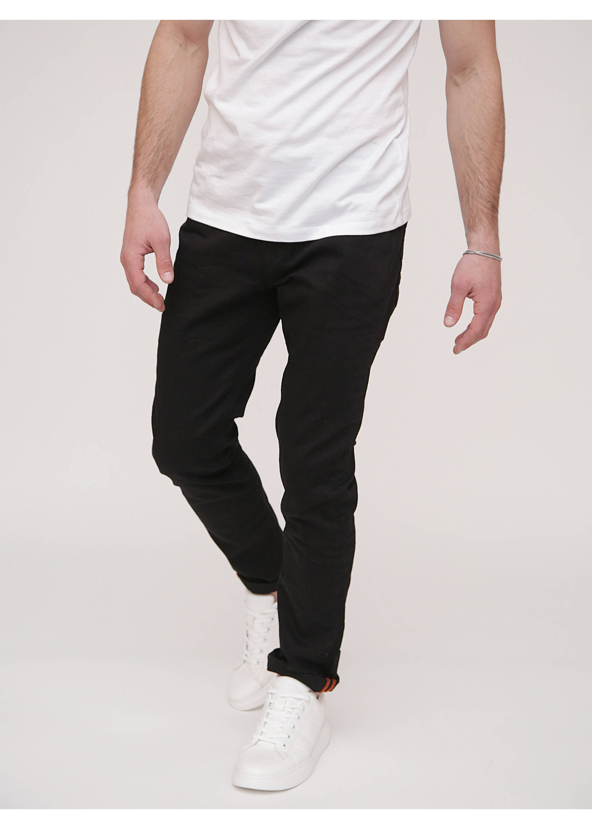 MOD-NOS-1003-895_00_2000x2800