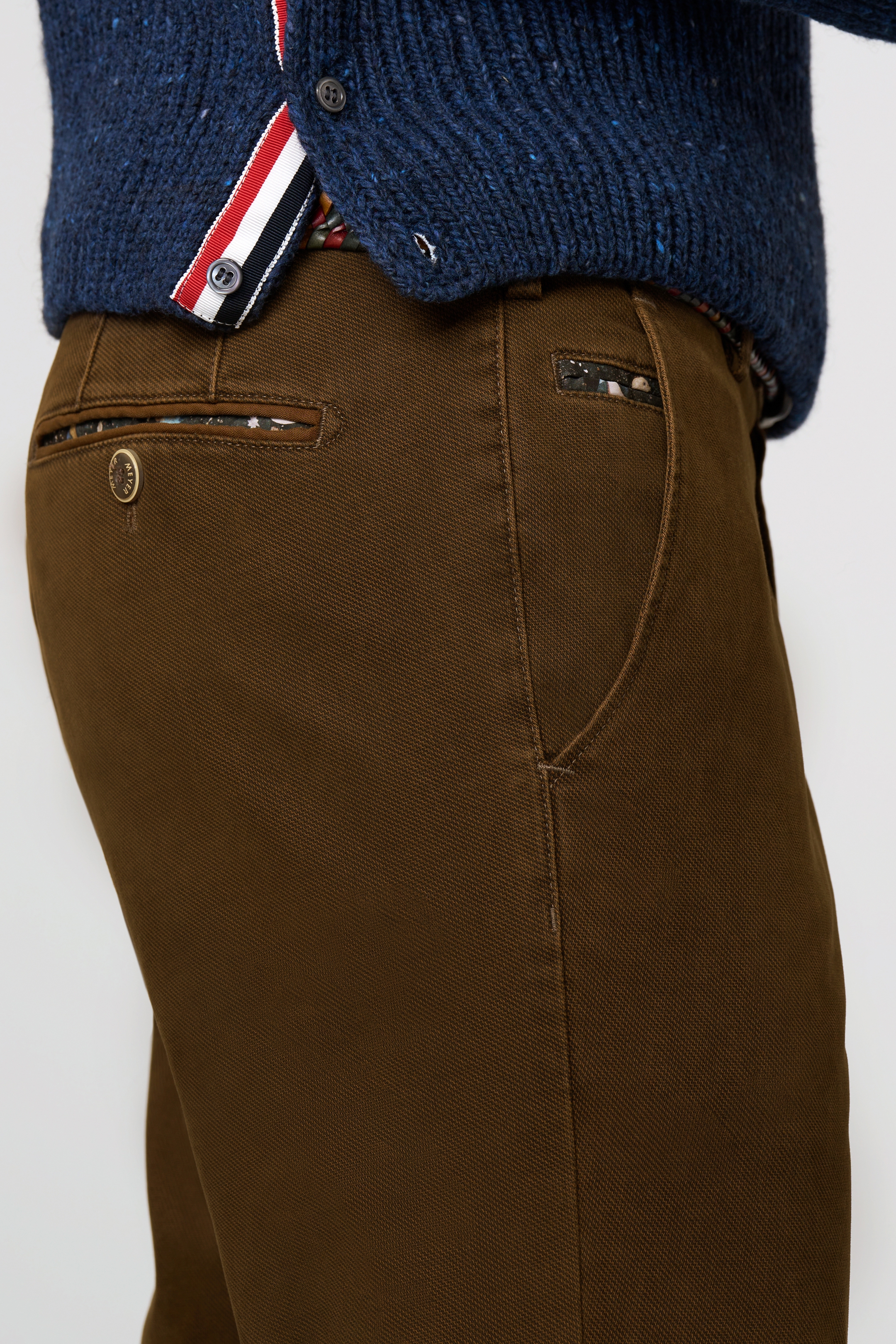 c38d7ea0989032cfedbbae2e553534263_18_09_24_2_MH_AW24_bonn_5613_45_detail_10-jpg